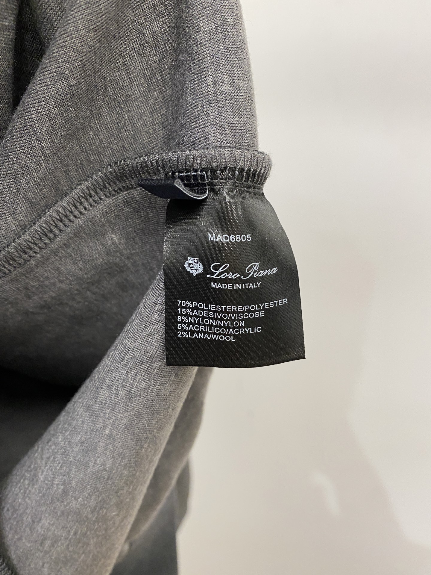 Loro Piana、2026新品卫衣，时尚帅气，简约百搭款，衣下精致刺绣字母logo，定制原版面料，不仅挺括，保持潮流
