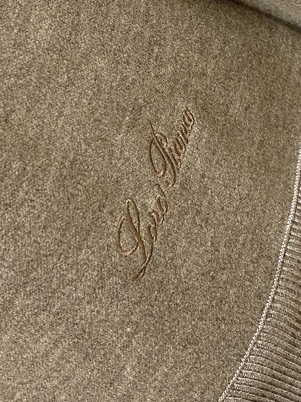 Loro Piana、2026新品卫衣，时尚帅气，简约百搭款，衣下精致刺绣字母logo，定制原版面料，不仅挺括，保持潮流