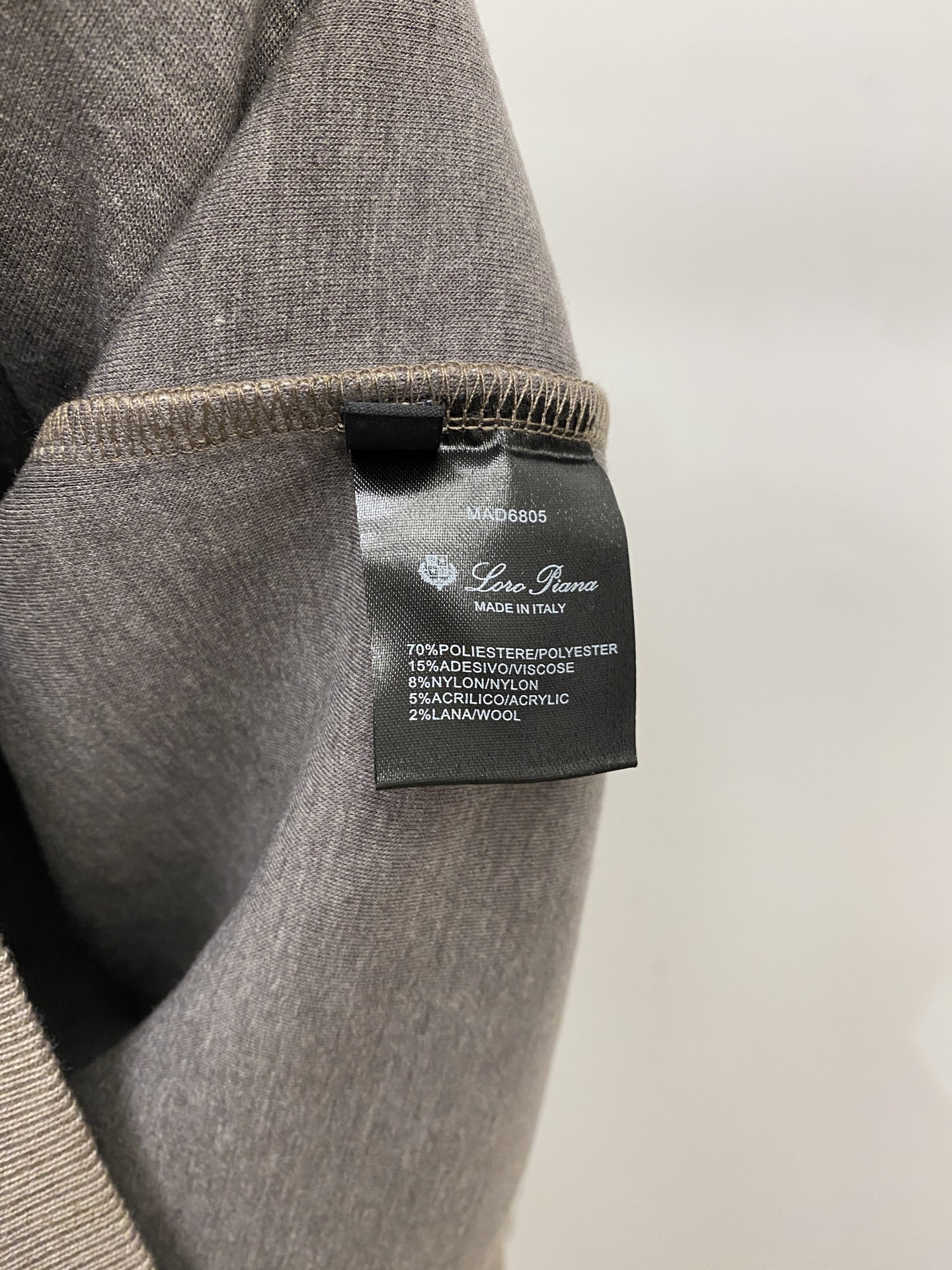Loro Piana、2026新品卫衣，时尚帅气，简约百搭款，衣下精致刺绣字母logo，定制原版面料，不仅挺括，保持潮流