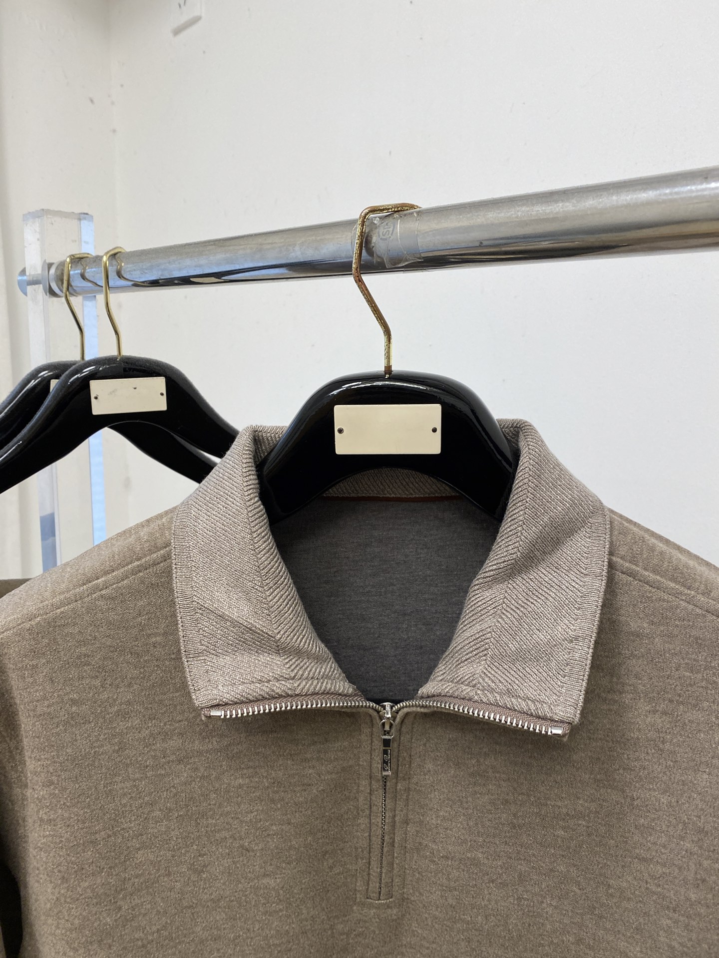 Loro Piana、2026新品卫衣，时尚帅气，简约百搭款，衣下精致刺绣字母logo，定制原版面料，不仅挺括，保持潮流