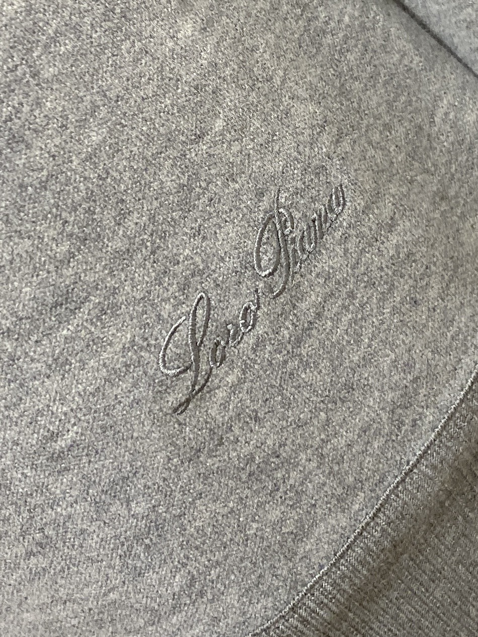 Loro Piana、2026新品卫衣，时尚帅气，简约百搭款，衣下精致刺绣字母logo，定制原版面料，不仅挺括，保持潮流
