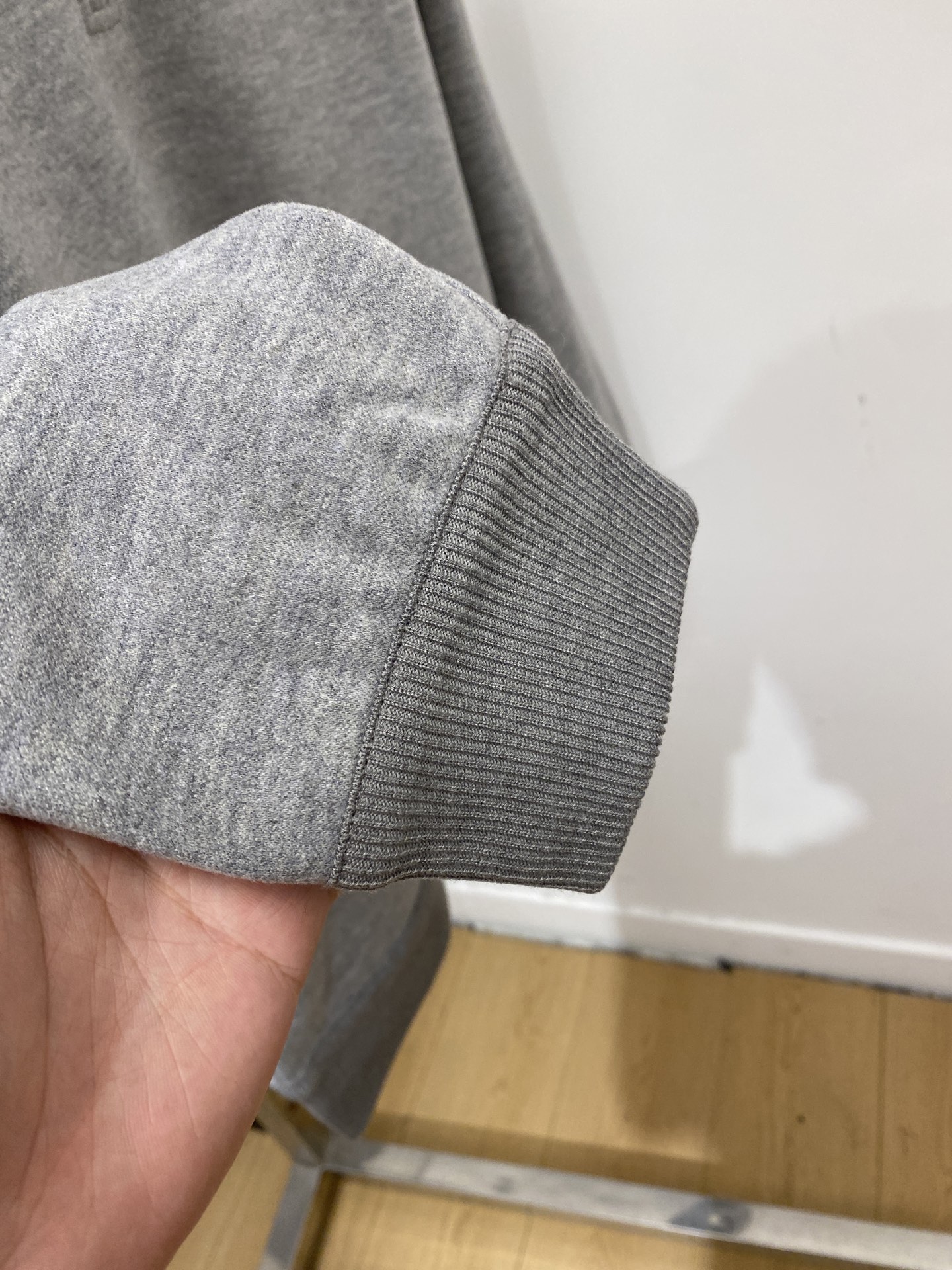 Loro Piana、2026新品卫衣，时尚帅气，简约百搭款，衣下精致刺绣字母logo，定制原版面料，不仅挺括，保持潮流