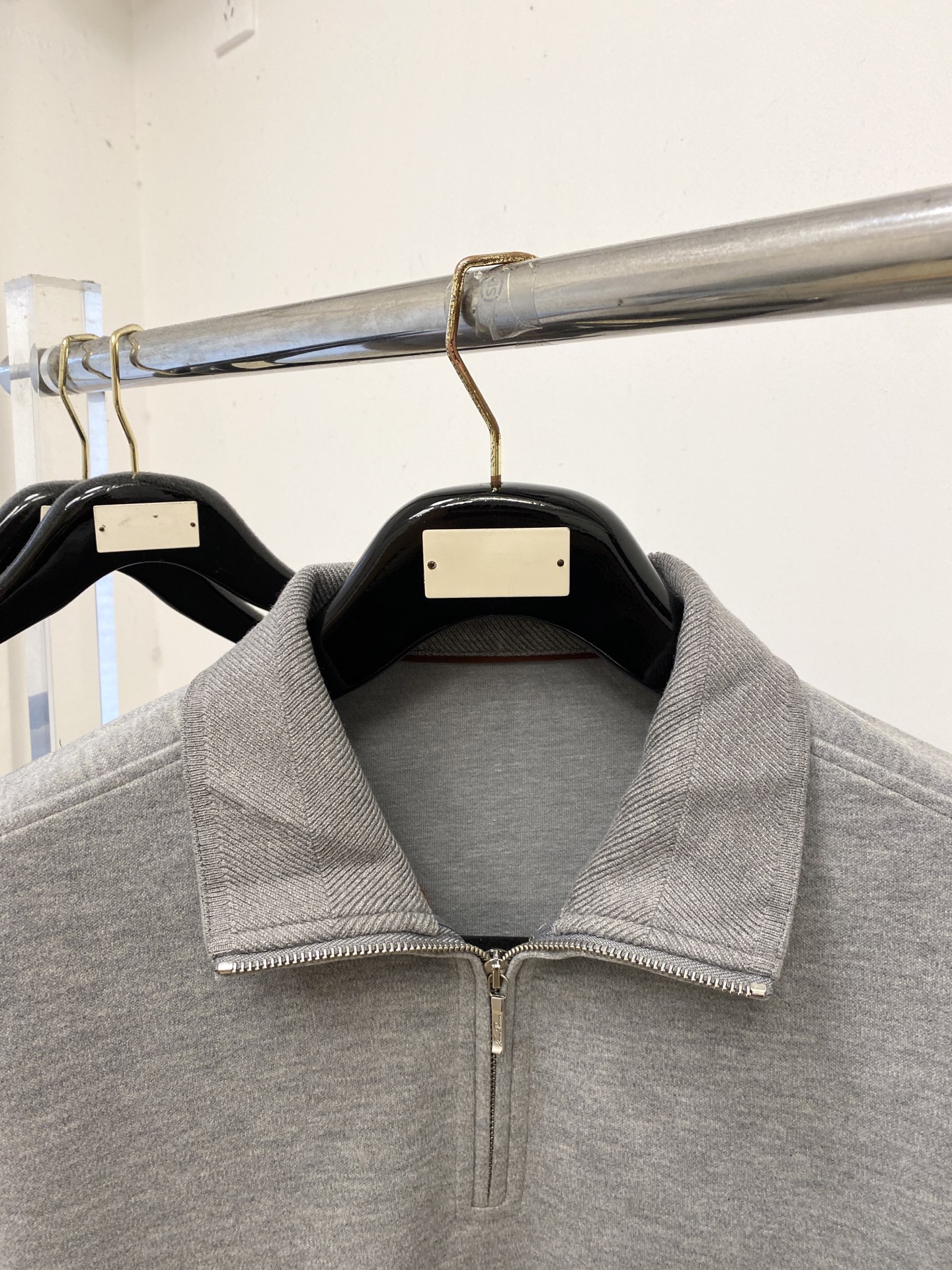 Loro Piana、2026新品卫衣，时尚帅气，简约百搭款，衣下精致刺绣字母logo，定制原版面料，不仅挺括，保持潮流