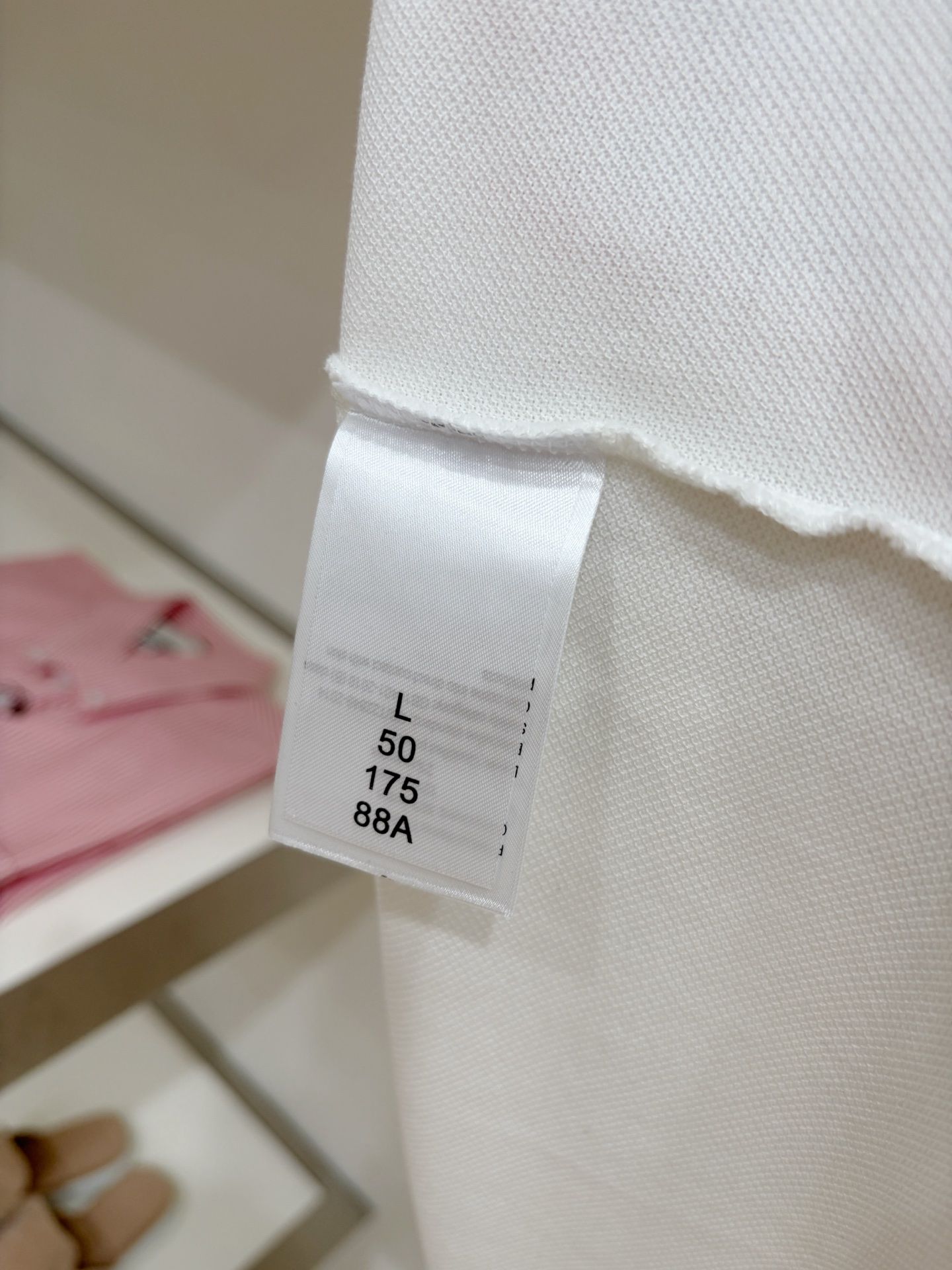 Brunello Cucinelli、2026新品短袖T恤，帅气时尚，胸前精致刺绣图案logo，简约百搭款。面料棉 不仅