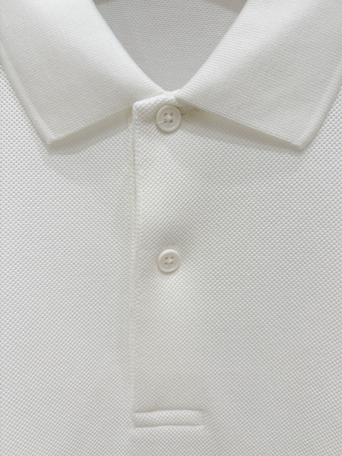 Brunello Cucinelli、2026新品短袖T恤，帅气时尚，胸前精致刺绣图案logo，简约百搭款。面料棉 不仅