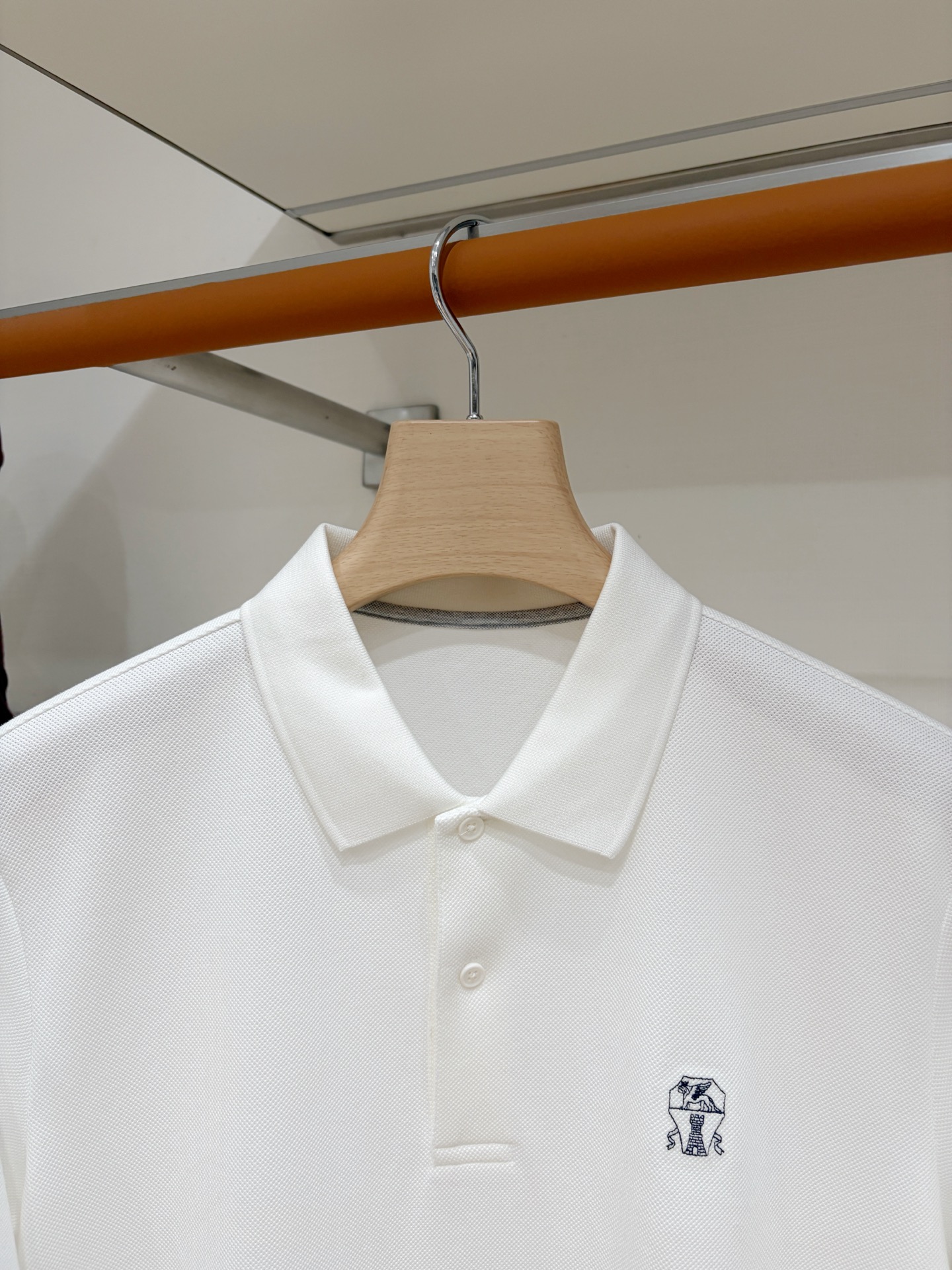 Brunello Cucinelli、2026新品短袖T恤，帅气时尚，胸前精致刺绣图案logo，简约百搭款。面料棉 不仅