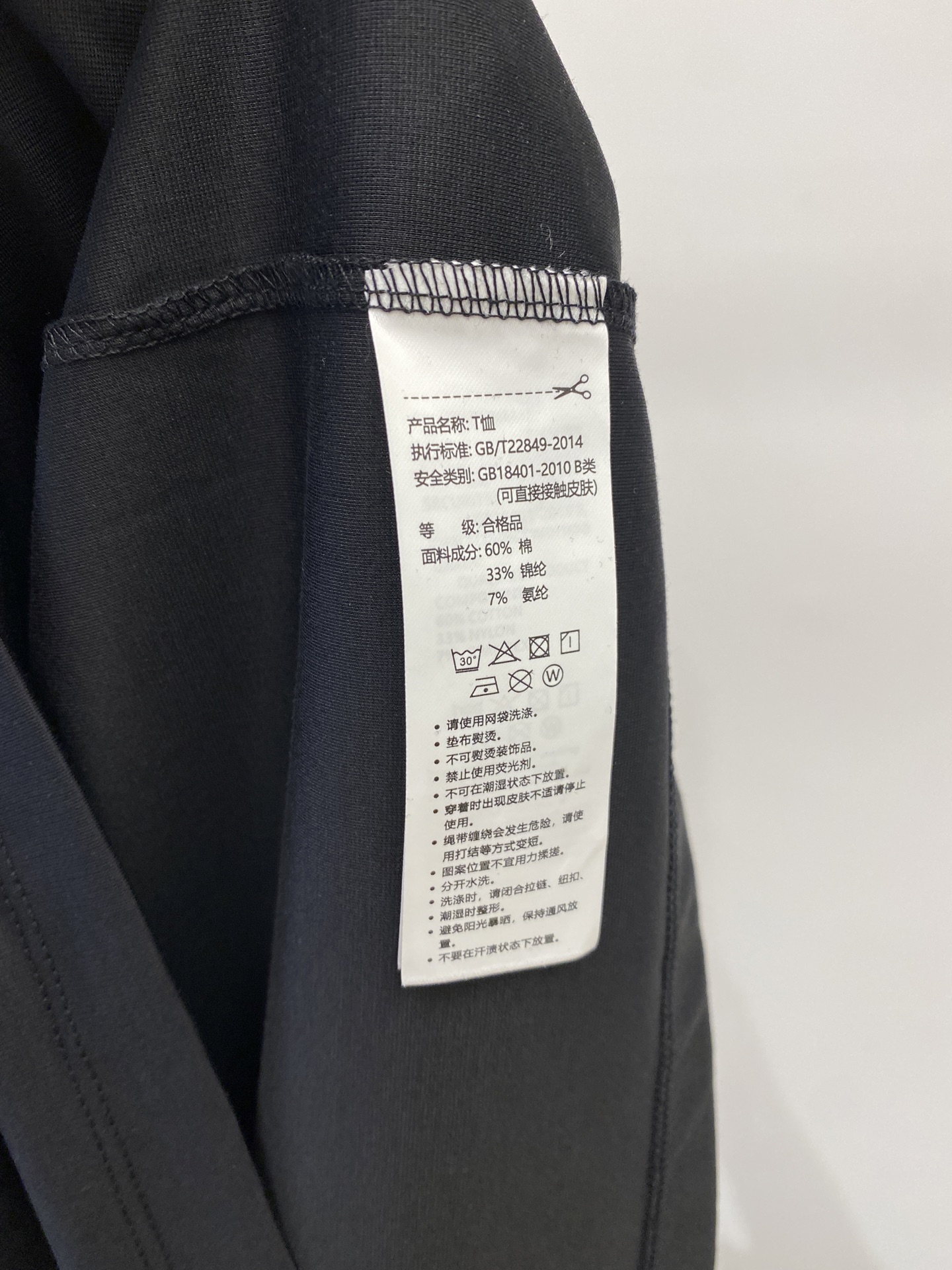 BOSS、2026新品短袖T恤，帅气时尚，胸前顶级印胶字母logo，简约百搭款。面料棉 不仅挺括，保持潮流的廓形，又穿着
