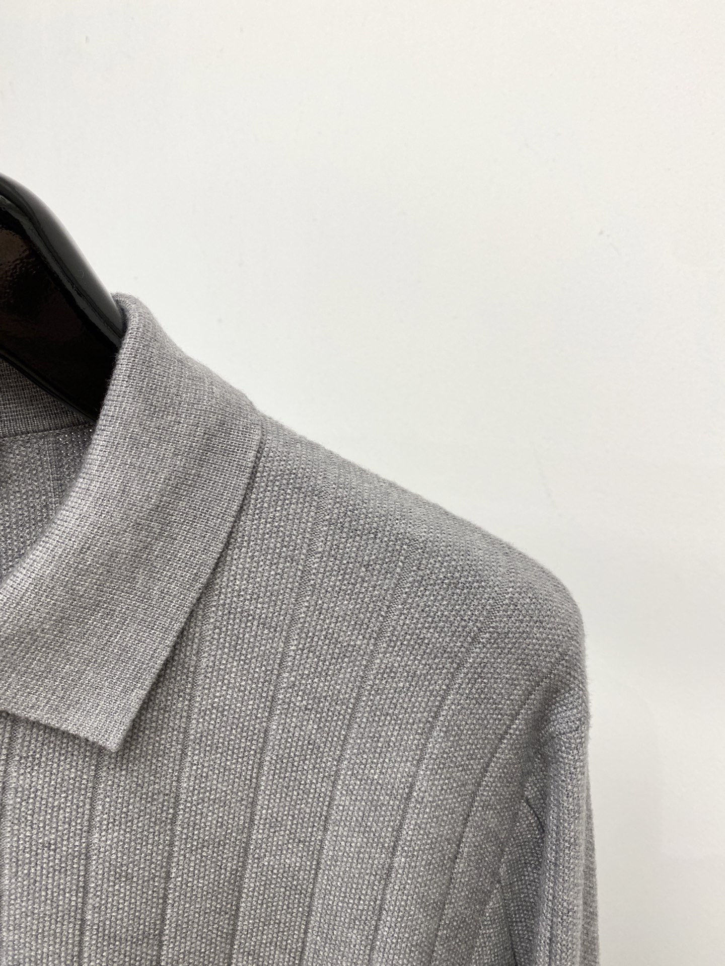 Loro piana、2026新品羊毛衣 具有手感细腻柔软，可直接与肌肤接触，让暖心的纱线变化出细腻的质感，顶级工艺极具