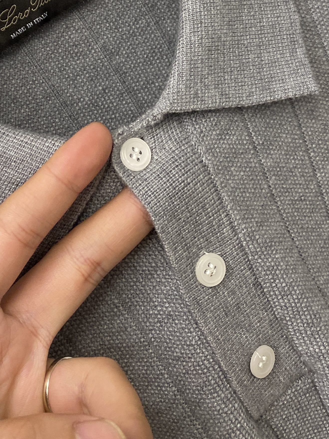 Loro piana、2026新品羊毛衣 具有手感细腻柔软，可直接与肌肤接触，让暖心的纱线变化出细腻的质感，顶级工艺极具