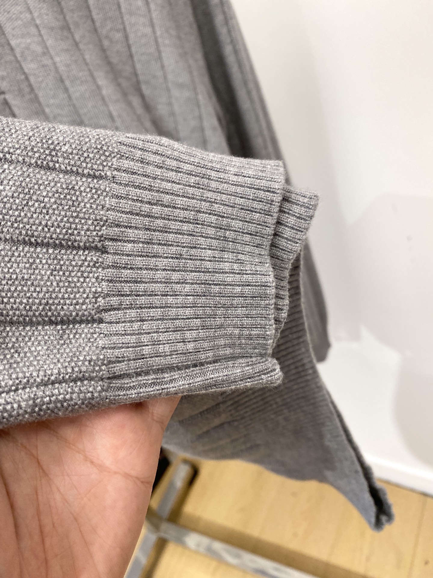 Loro piana、2026新品羊毛衣 具有手感细腻柔软，可直接与肌肤接触，让暖心的纱线变化出细腻的质感，顶级工艺极具