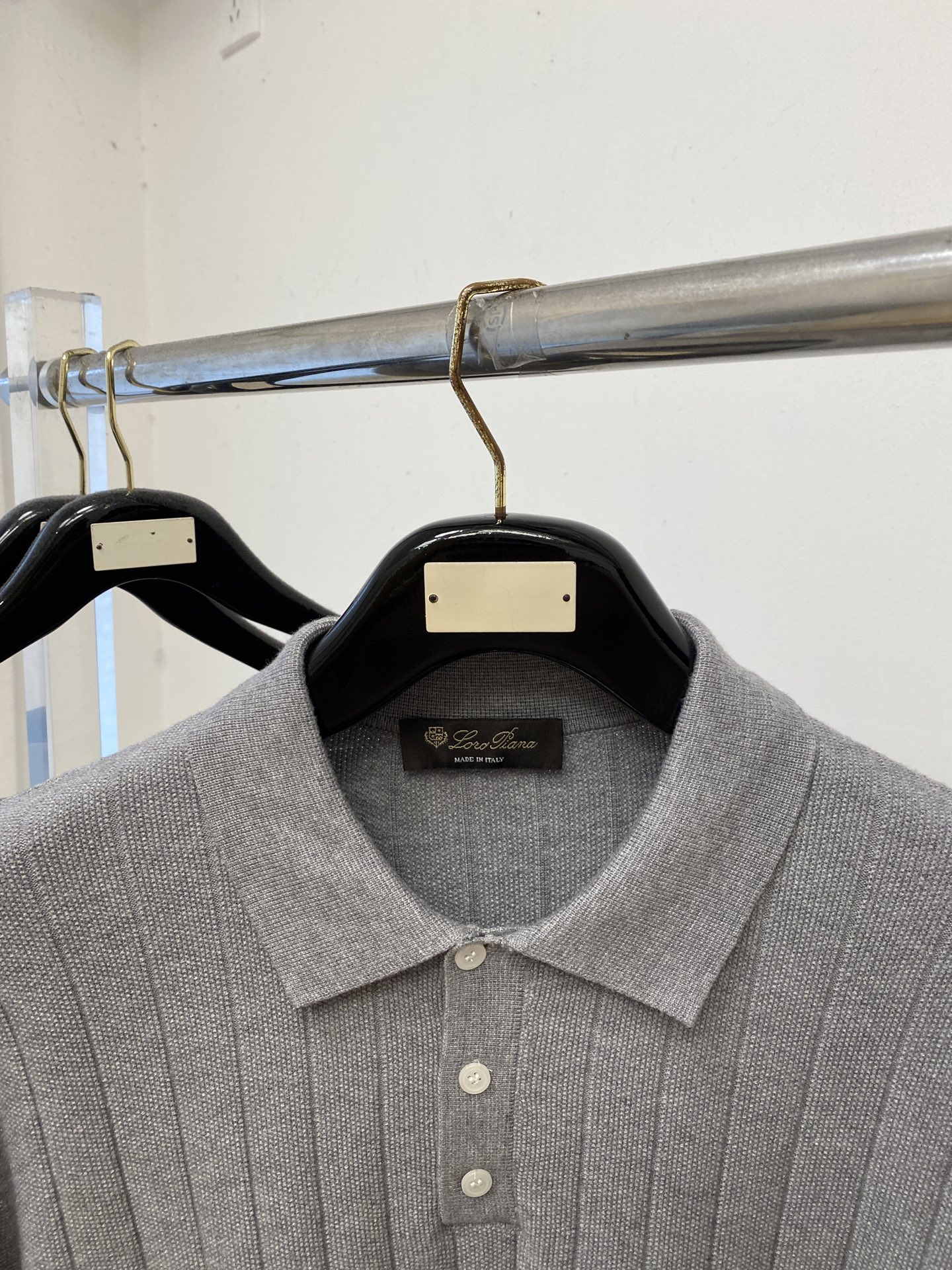 Loro piana、2026新品羊毛衣 具有手感细腻柔软，可直接与肌肤接触，让暖心的纱线变化出细腻的质感，顶级工艺极具