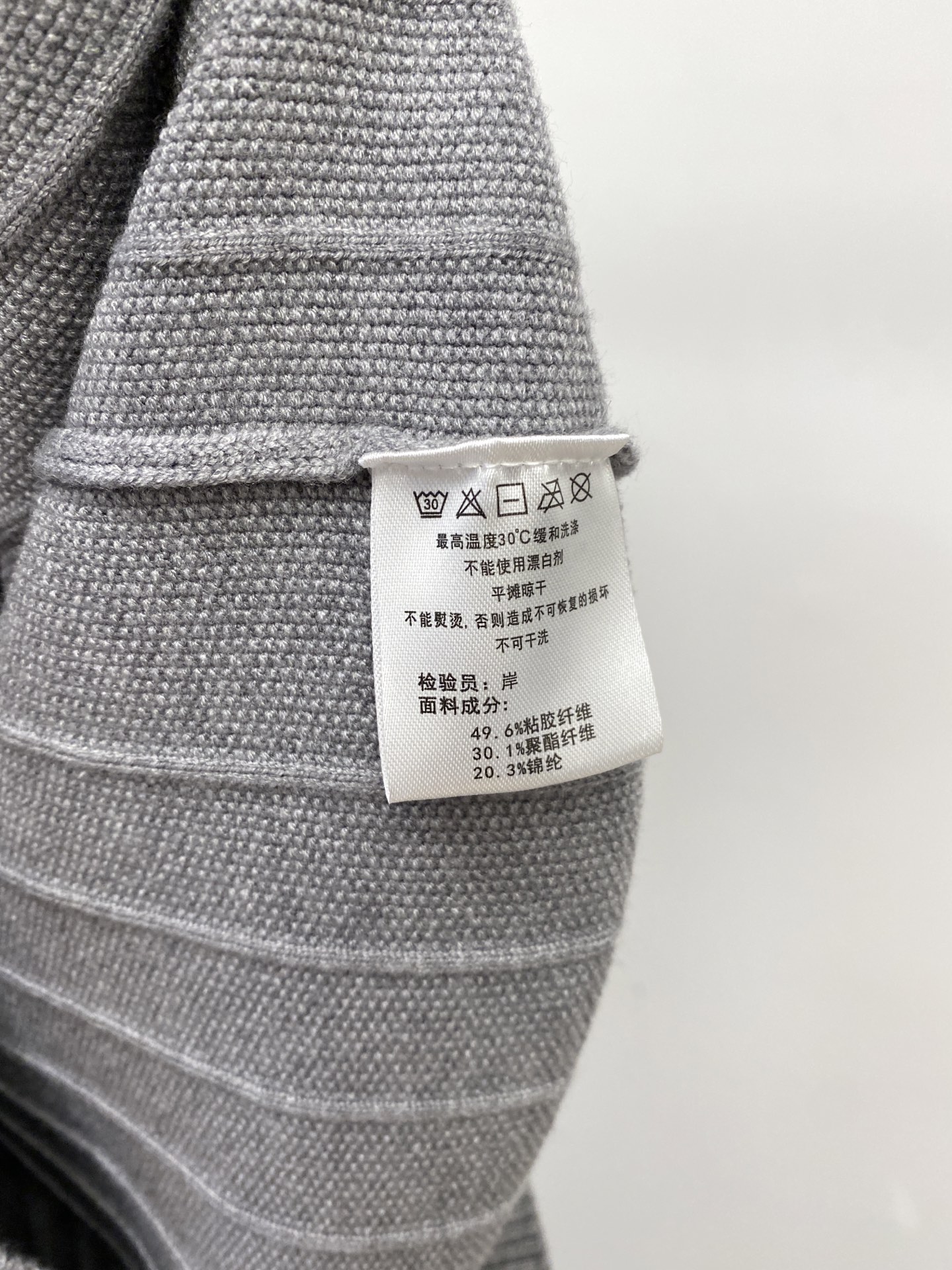 Loro piana、2026新品羊毛衣 具有手感细腻柔软，可直接与肌肤接触，让暖心的纱线变化出细腻的质感，顶级工艺极具