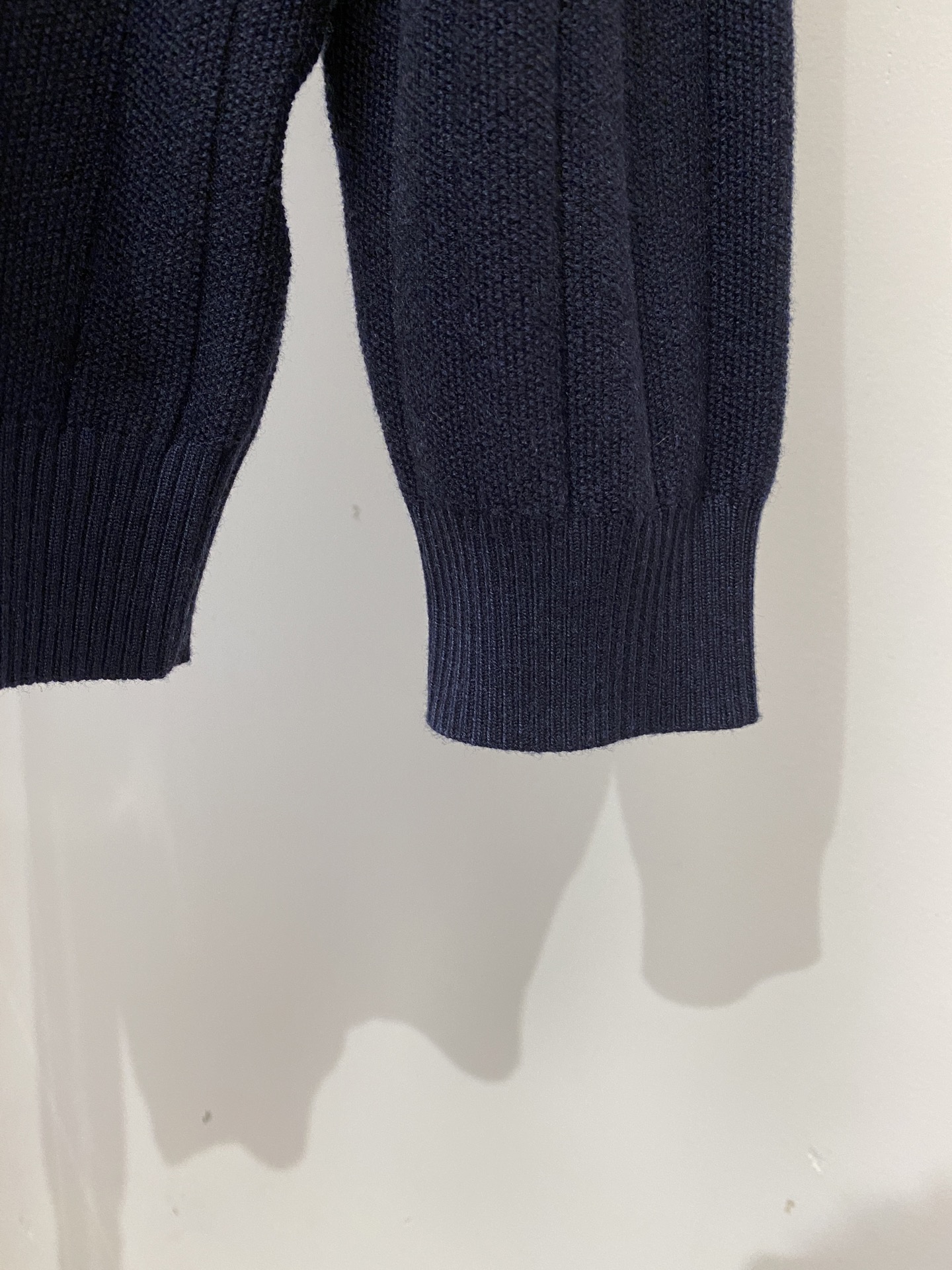 Loro piana、2026新品羊毛衣 具有手感细腻柔软，可直接与肌肤接触，让暖心的纱线变化出细腻的质感，顶级工艺极具