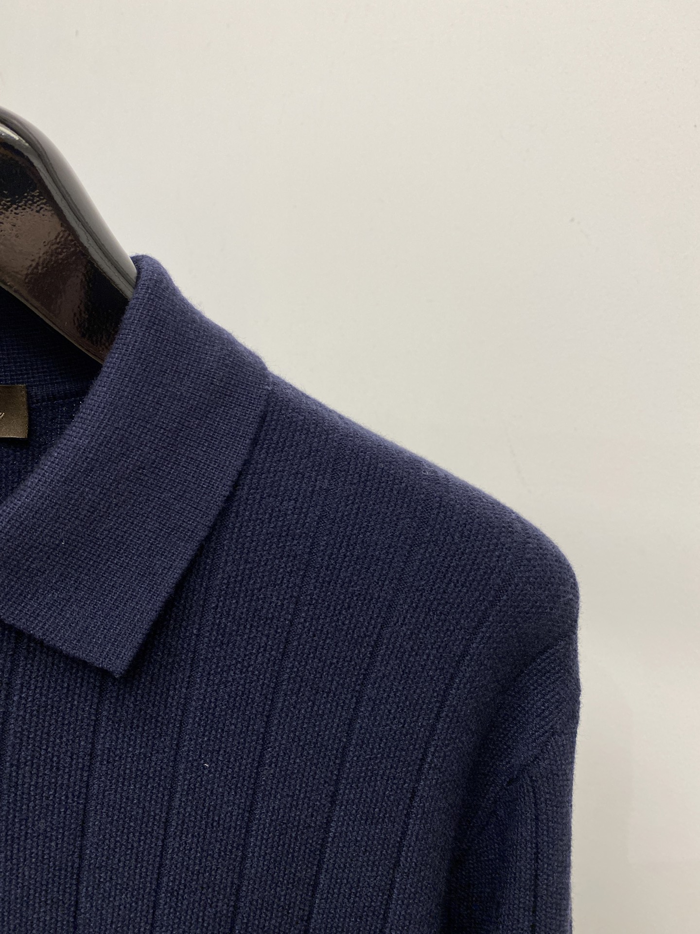 Loro piana、2026新品羊毛衣 具有手感细腻柔软，可直接与肌肤接触，让暖心的纱线变化出细腻的质感，顶级工艺极具