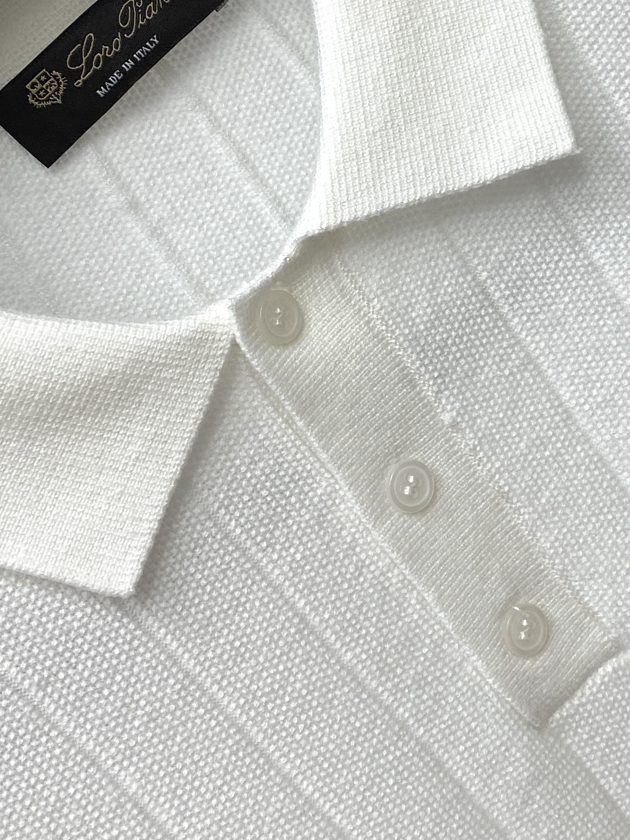 Loro piana、2026新品羊毛衣 具有手感细腻柔软，可直接与肌肤接触，让暖心的纱线变化出细腻的质感，顶级工艺极具