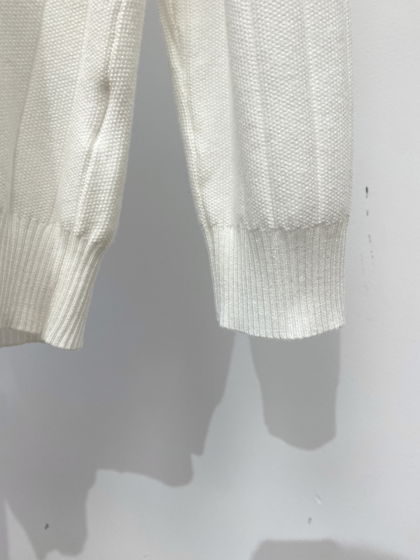 Loro piana、2026新品羊毛衣 具有手感细腻柔软，可直接与肌肤接触，让暖心的纱线变化出细腻的质感，顶级工艺极具