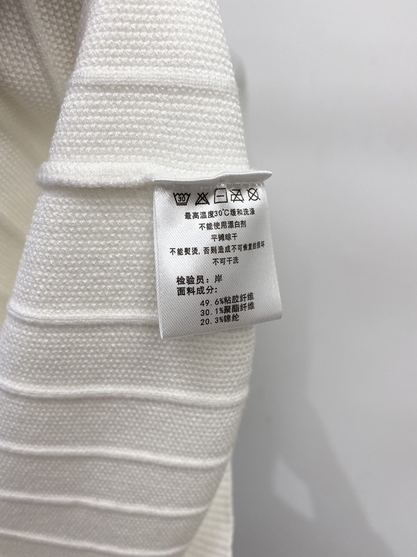 Loro piana、2026新品羊毛衣 具有手感细腻柔软，可直接与肌肤接触，让暖心的纱线变化出细腻的质感，顶级工艺极具