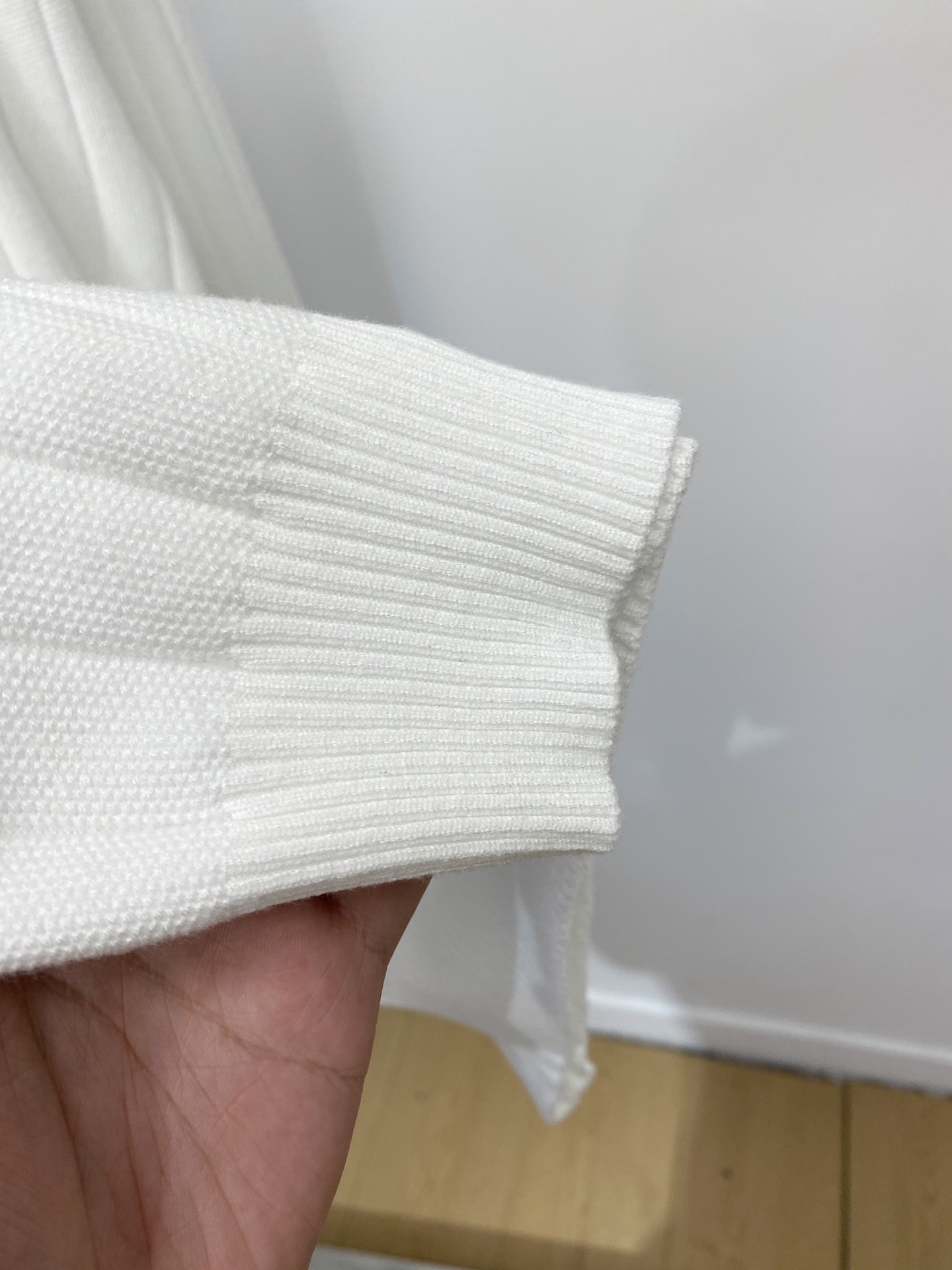 Loro piana、2026新品羊毛衣 具有手感细腻柔软，可直接与肌肤接触，让暖心的纱线变化出细腻的质感，顶级工艺极具