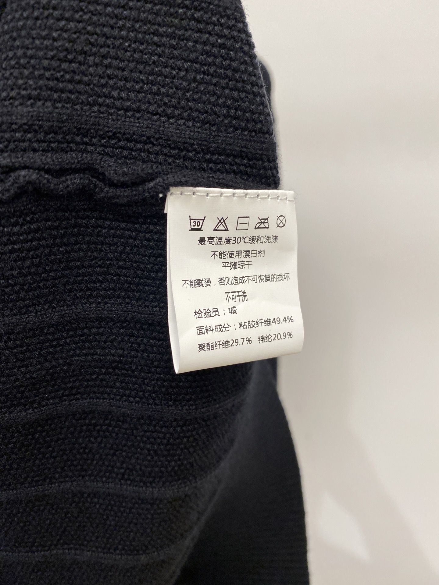 Loro piana、2026新品羊毛衣 具有手感细腻柔软，可直接与肌肤接触，让暖心的纱线变化出细腻的质感，顶级工艺极具