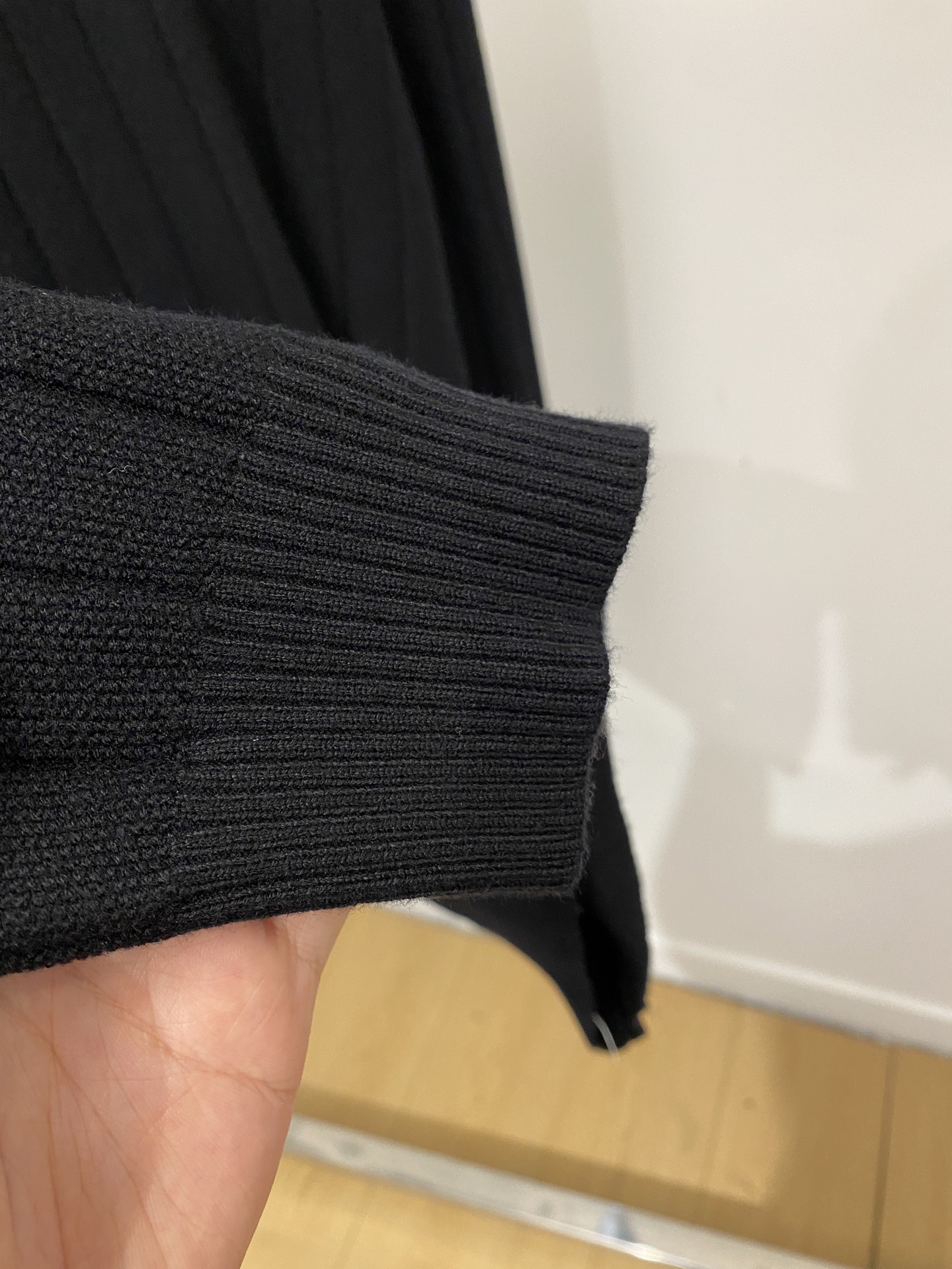 Loro piana、2026新品羊毛衣 具有手感细腻柔软，可直接与肌肤接触，让暖心的纱线变化出细腻的质感，顶级工艺极具