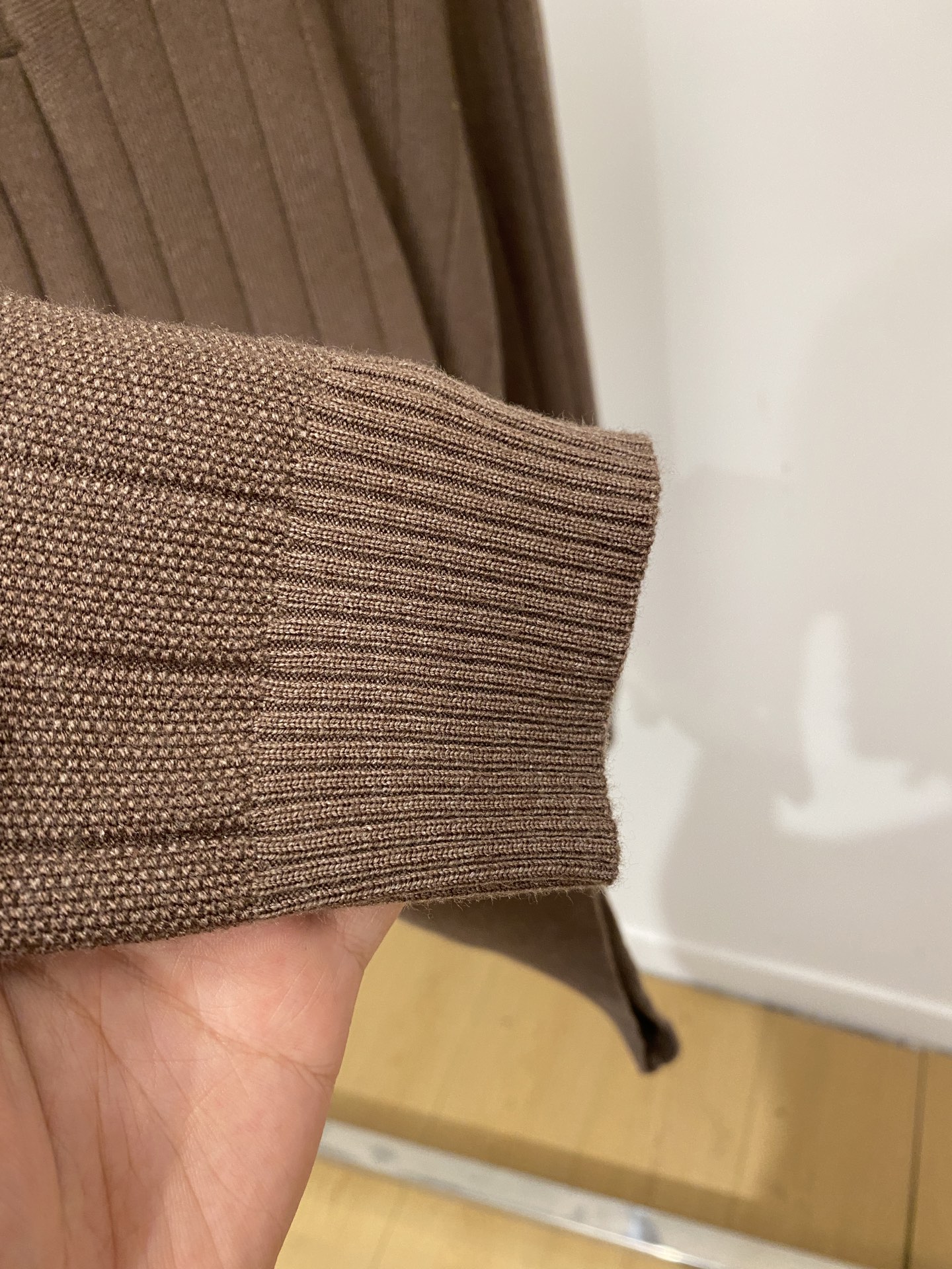 Loro piana、2026新品羊毛衣 具有手感细腻柔软，可直接与肌肤接触，让暖心的纱线变化出细腻的质感，顶级工艺极具