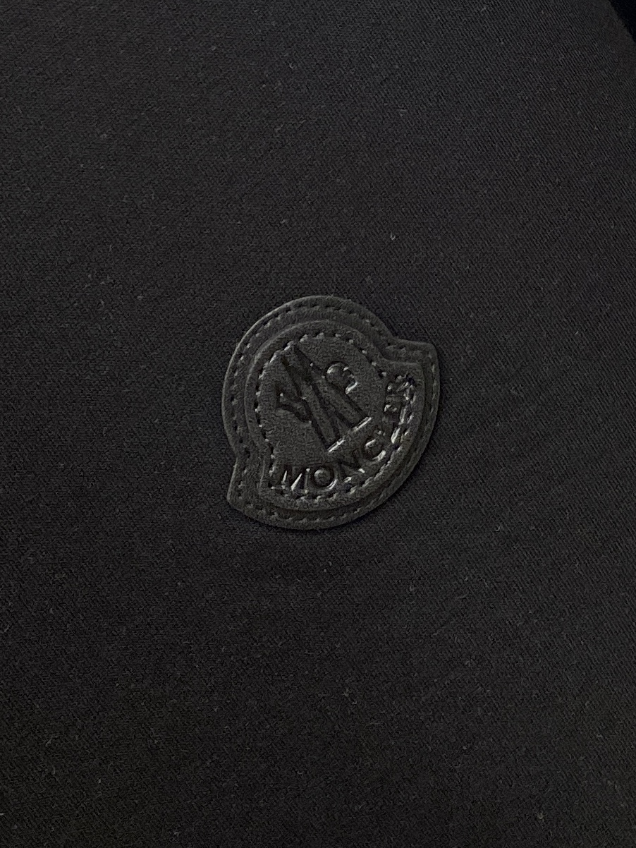 蒙口、2026新品长袖卫衣，帅气时尚，胸前刺绣装饰图案logo，简约百搭款。面料棉 不仅挺括，保持潮流的廓形，又穿着舒适