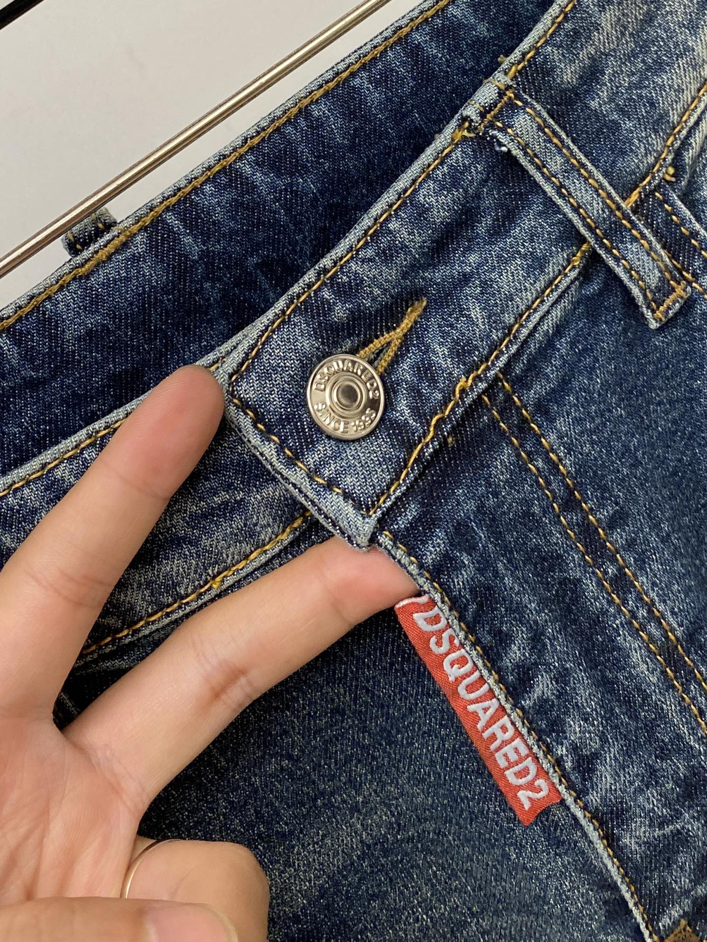 DSQUARED2、2026最新品，专柜同步有售，原单狠货，水洗休闲牛仔裤，进口原版水洗弹力面料，舒适有弹性，原版五金辅