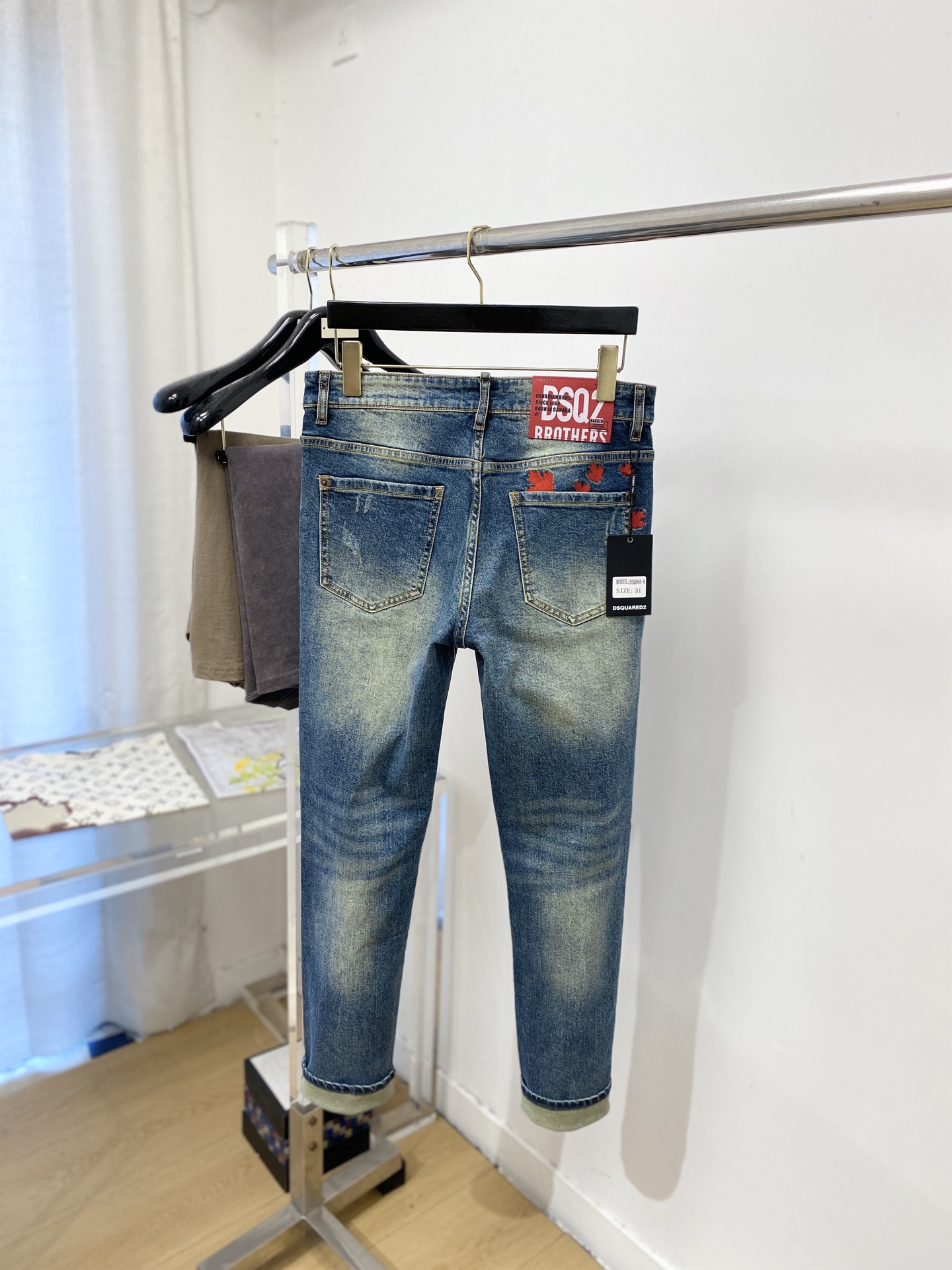DSQUARED2、2026最新品，专柜同步有售，原单狠货，水洗休闲牛仔裤，进口原版水洗弹力面料，舒适有弹性，原版五金辅