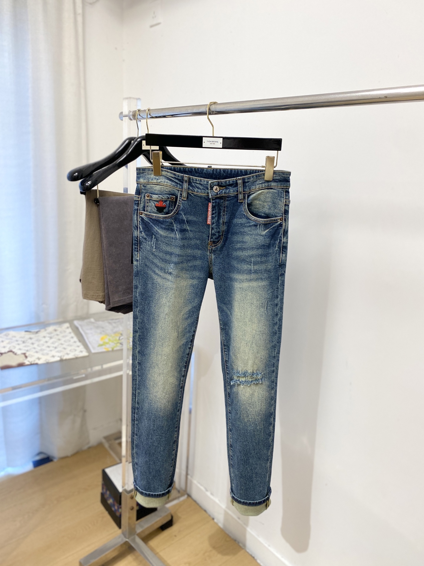 DSQUARED2、2026最新品，专柜同步有售，原单狠货，水洗休闲牛仔裤，进口原版水洗弹力面料，舒适有弹性，原版五金辅