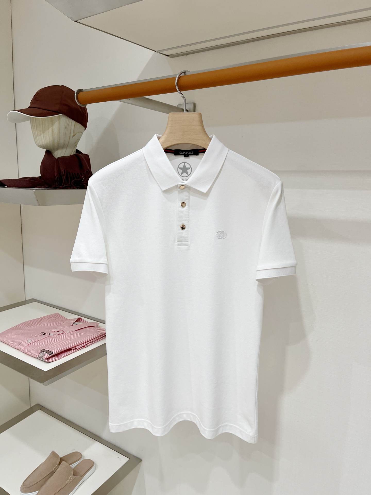 古奇、2026新品短袖T恤，帅气时尚，胸前精致刺绣字母logo，简约百搭款。面料棉 不仅挺括，保持潮流的廓形，又穿着舒适