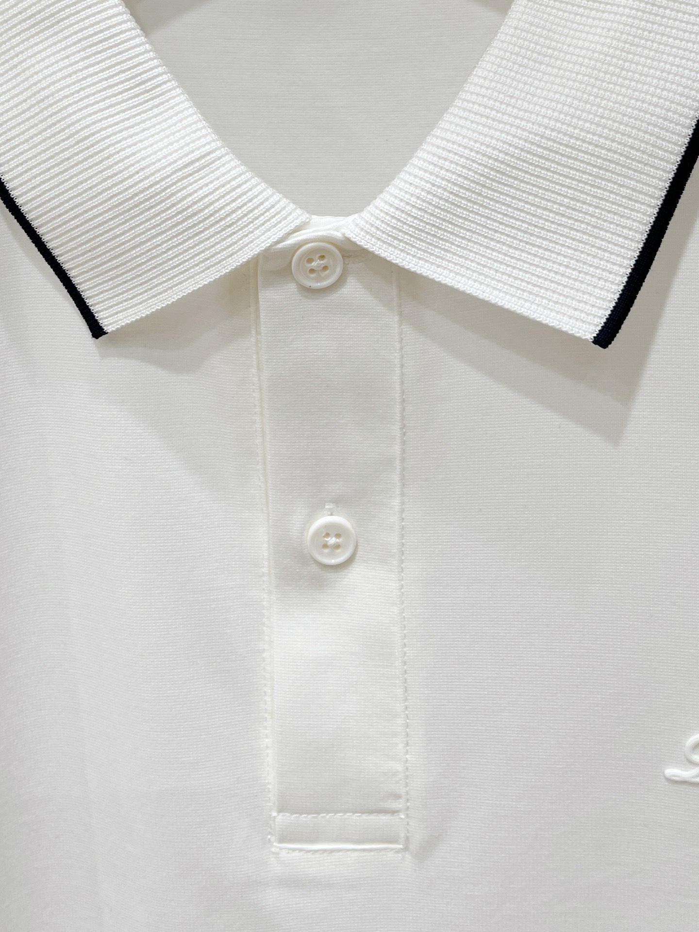 Loro piana、2026新品短袖T恤，帅气时尚，胸前顶级印胶字母logo，简约百搭款。面料棉 不仅挺括，保持潮流的