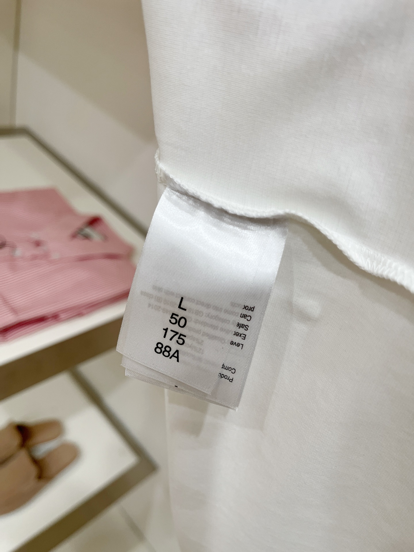 Loro piana、2026新品短袖T恤，帅气时尚，胸前顶级印胶字母logo，简约百搭款。面料棉 不仅挺括，保持潮流的