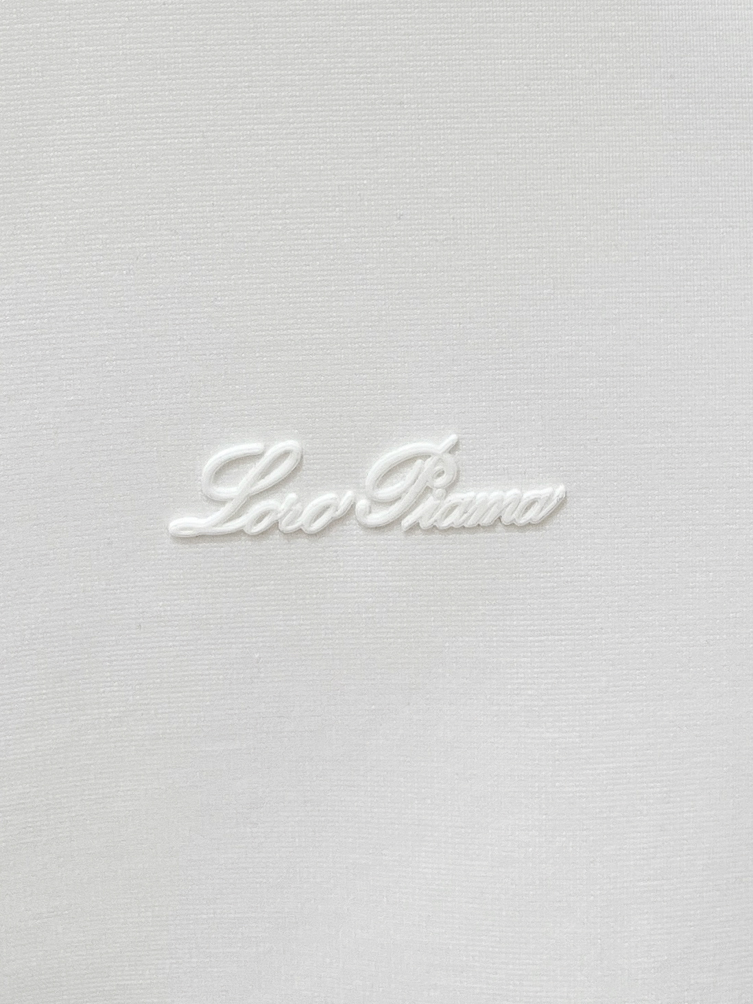 Loro piana、2026新品短袖T恤，帅气时尚，胸前顶级印胶字母logo，简约百搭款。面料棉 不仅挺括，保持潮流的