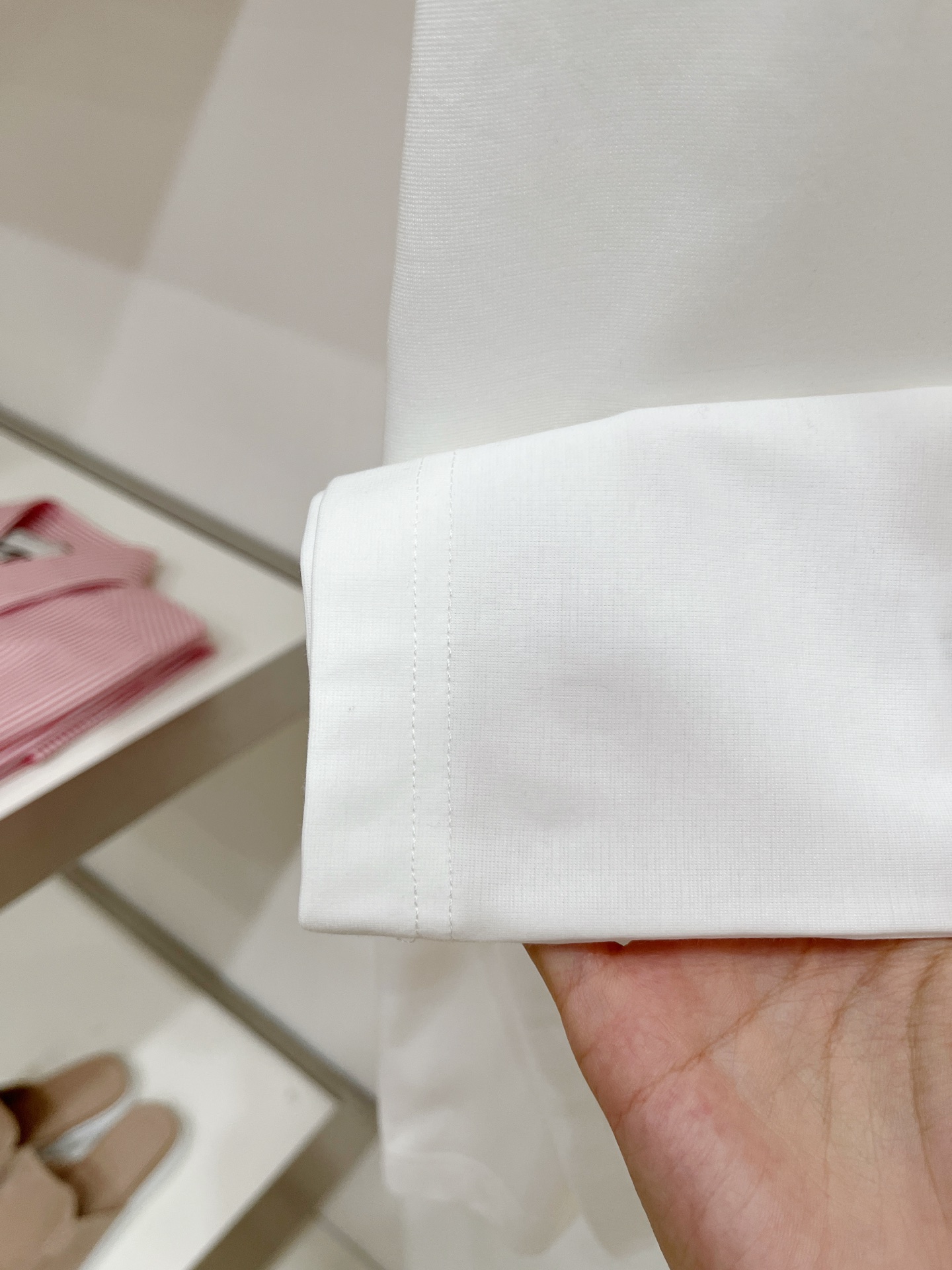 Loro piana、2026新品短袖T恤，帅气时尚，胸前顶级印胶字母logo，简约百搭款。面料棉 不仅挺括，保持潮流的