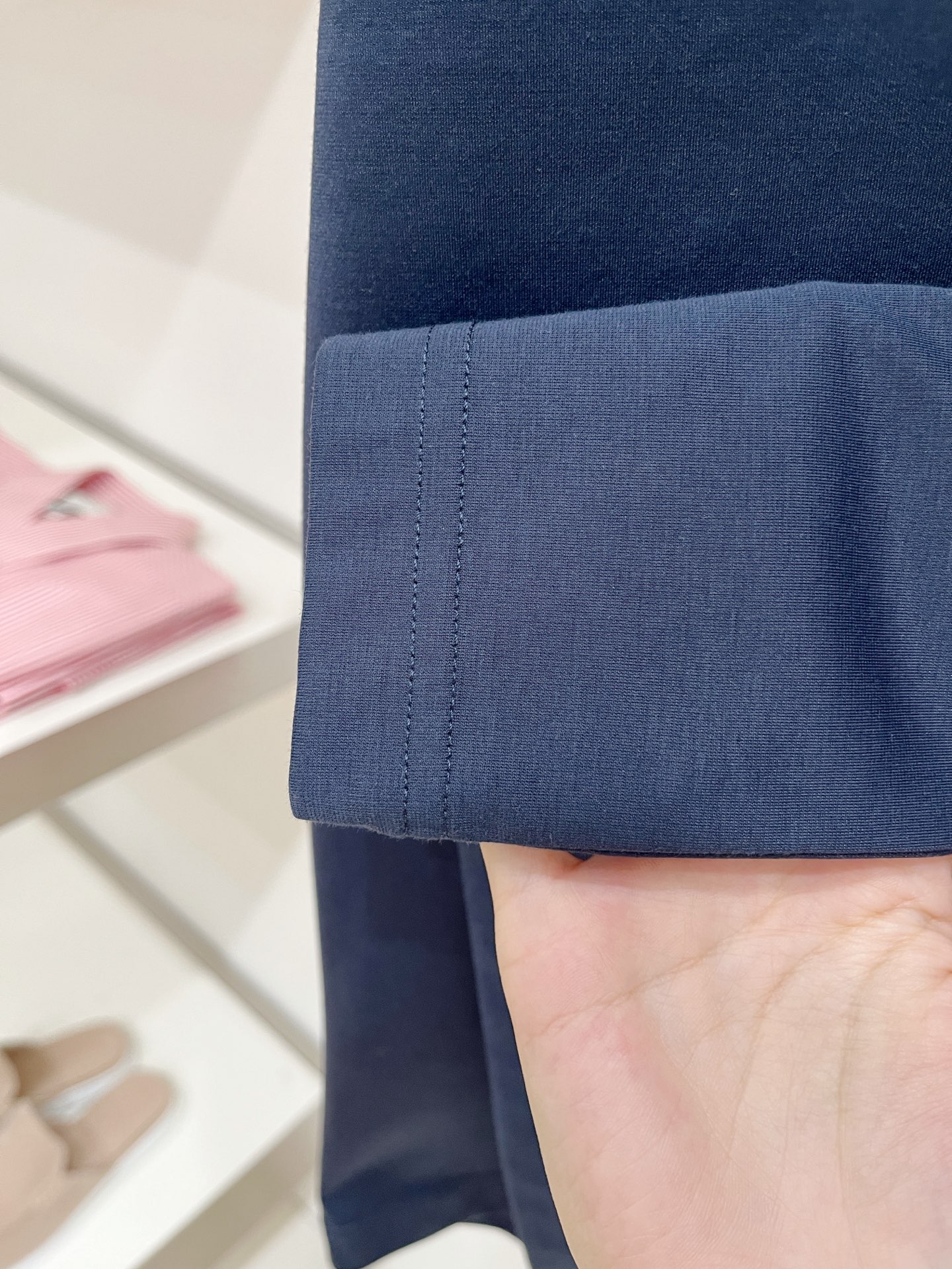 Loro piana、2026新品短袖T恤，帅气时尚，胸前顶级印胶字母logo，简约百搭款。面料棉 不仅挺括，保持潮流的