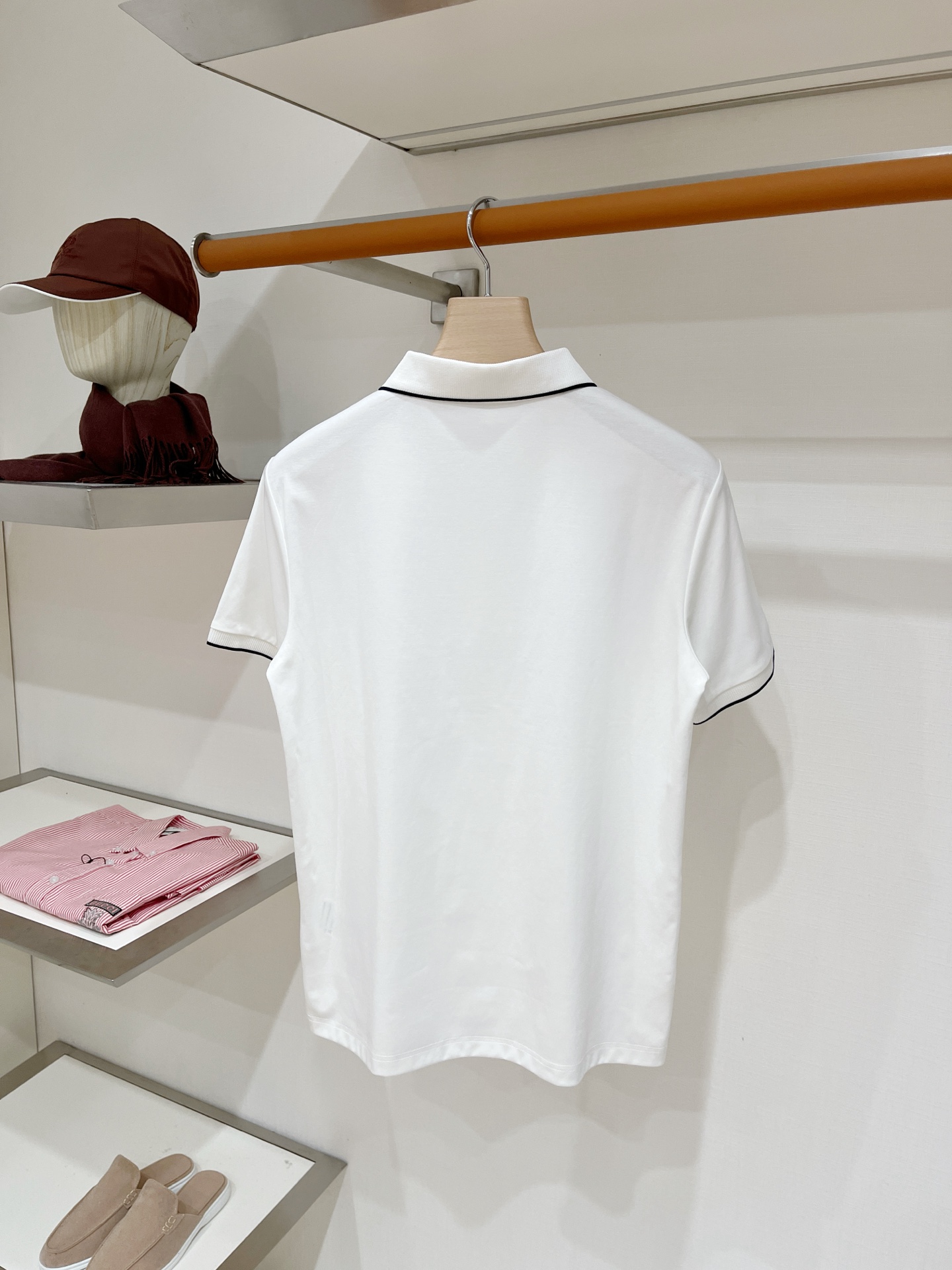 Loro piana、2026新品短袖T恤，帅气时尚，胸前顶级印胶字母logo，简约百搭款。面料棉 不仅挺括，保持潮流的