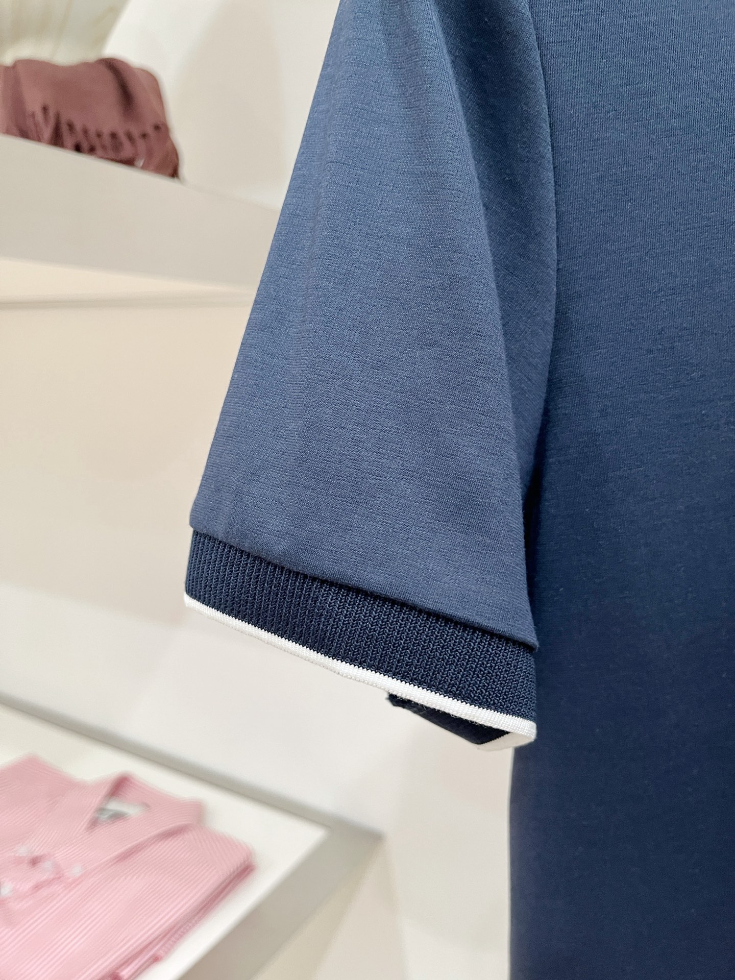 Loro piana、2026新品短袖T恤，帅气时尚，胸前顶级印胶字母logo，简约百搭款。面料棉 不仅挺括，保持潮流的