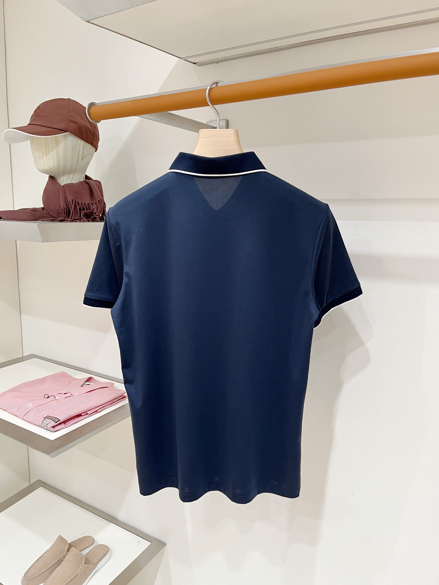 Loro piana、2026新品短袖T恤，帅气时尚，胸前顶级印胶字母logo，简约百搭款。面料棉 不仅挺括，保持潮流的