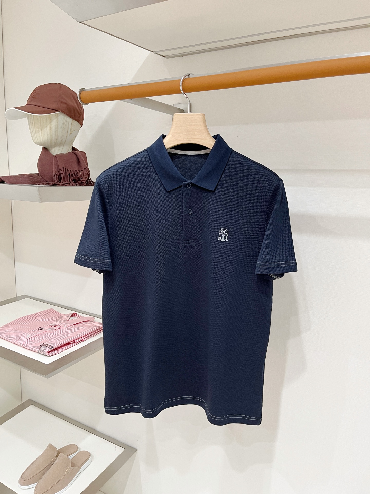 Brunello Cucinelli、2026新品短袖T恤，帅气时尚，胸前精致刺绣图案logo，简约百搭款。面料棉 不仅