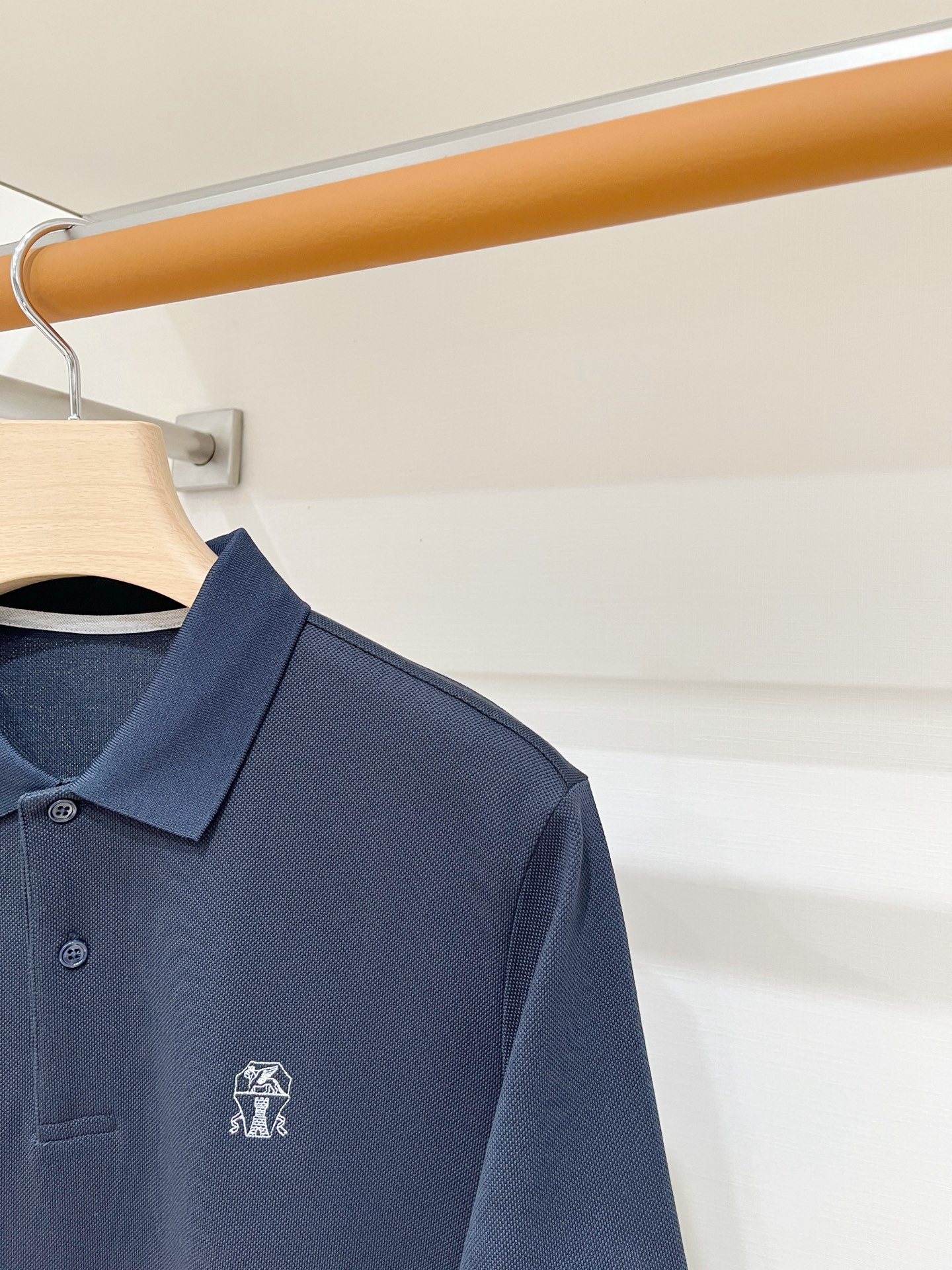 Brunello Cucinelli、2026新品短袖T恤，帅气时尚，胸前精致刺绣图案logo，简约百搭款。面料棉 不仅