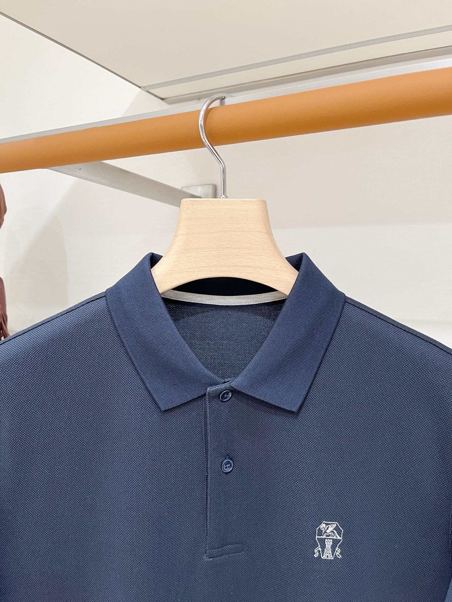 Brunello Cucinelli、2026新品短袖T恤，帅气时尚，胸前精致刺绣图案logo，简约百搭款。面料棉 不仅