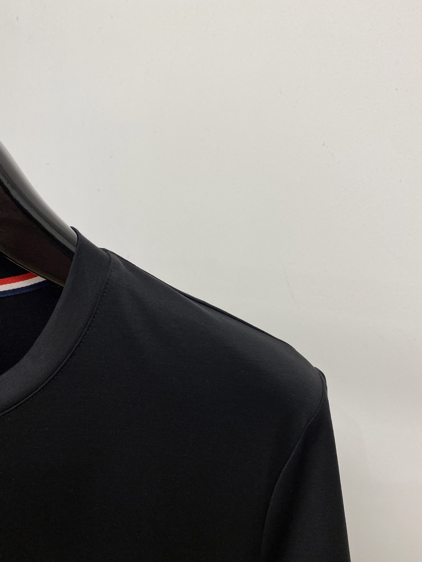 TOMMY、2026新品短袖T恤，帅气时尚，胸前顶级印胶字母logo，简约百搭款。面料棉 不仅挺括，保持潮流的廓形，又穿