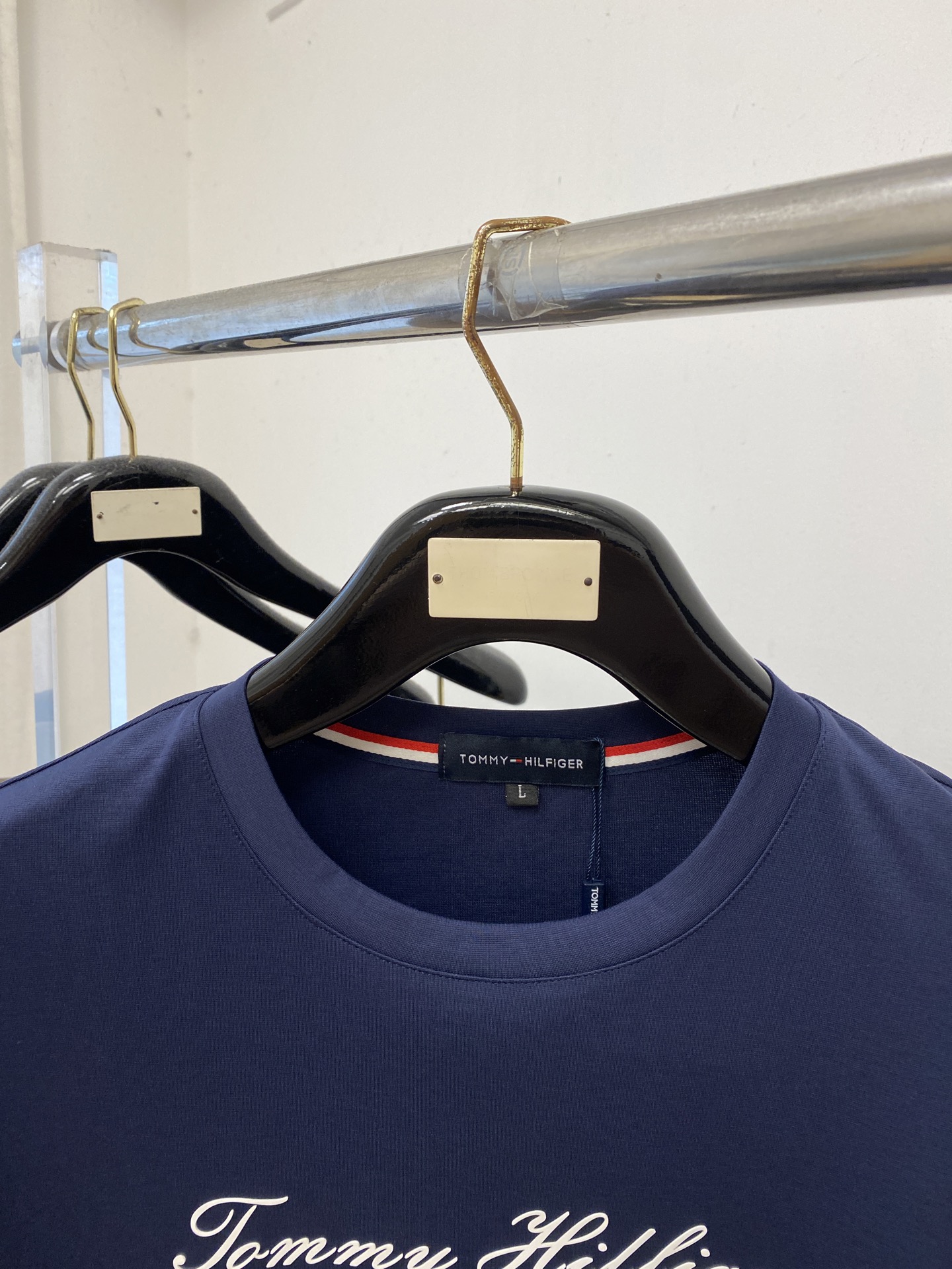 TOMMY、2026新品短袖T恤，帅气时尚，胸前顶级印胶字母logo，简约百搭款。面料棉 不仅挺括，保持潮流的廓形，又穿