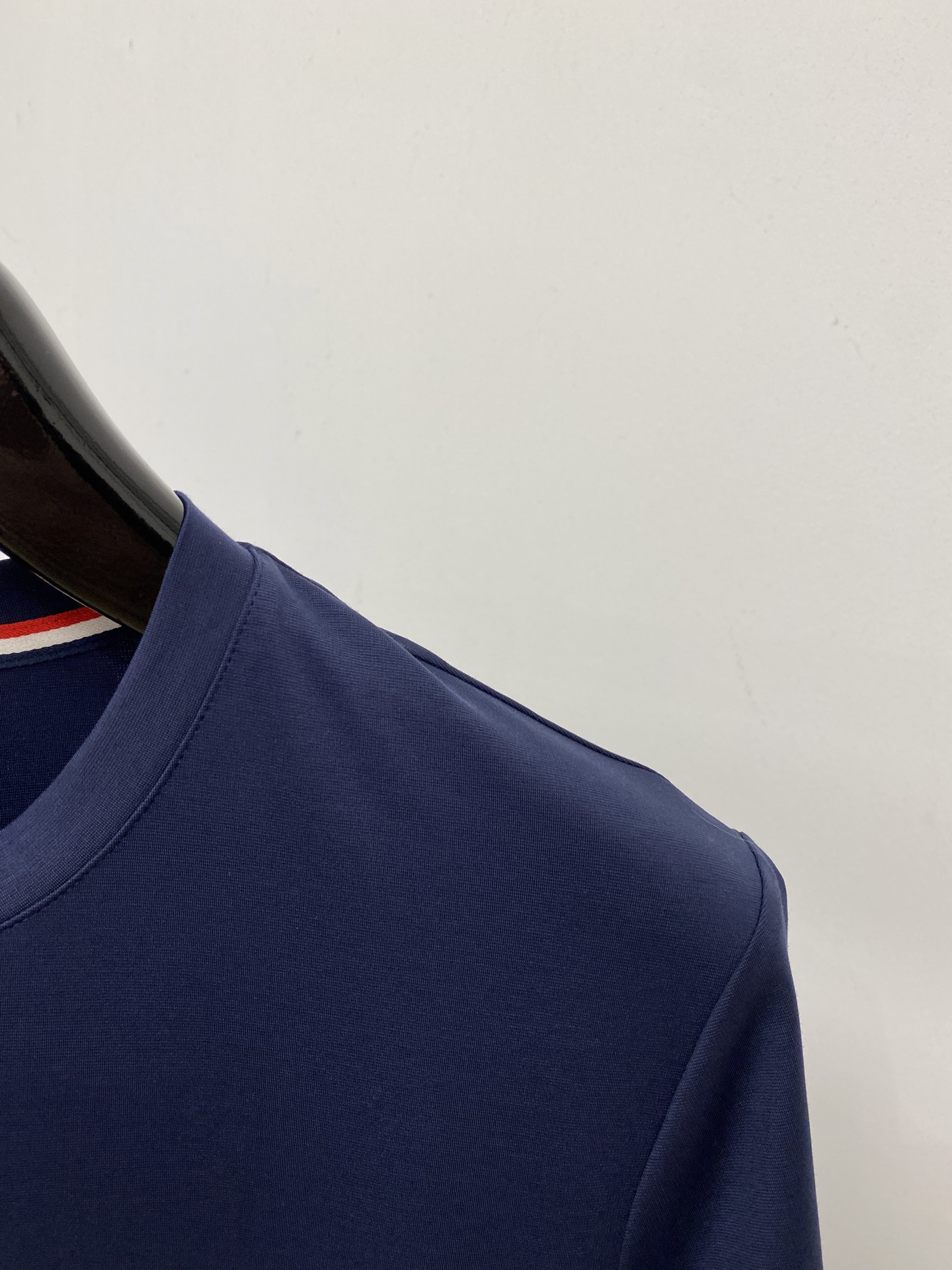 TOMMY、2026新品短袖T恤，帅气时尚，胸前顶级印胶字母logo，简约百搭款。面料棉 不仅挺括，保持潮流的廓形，又穿