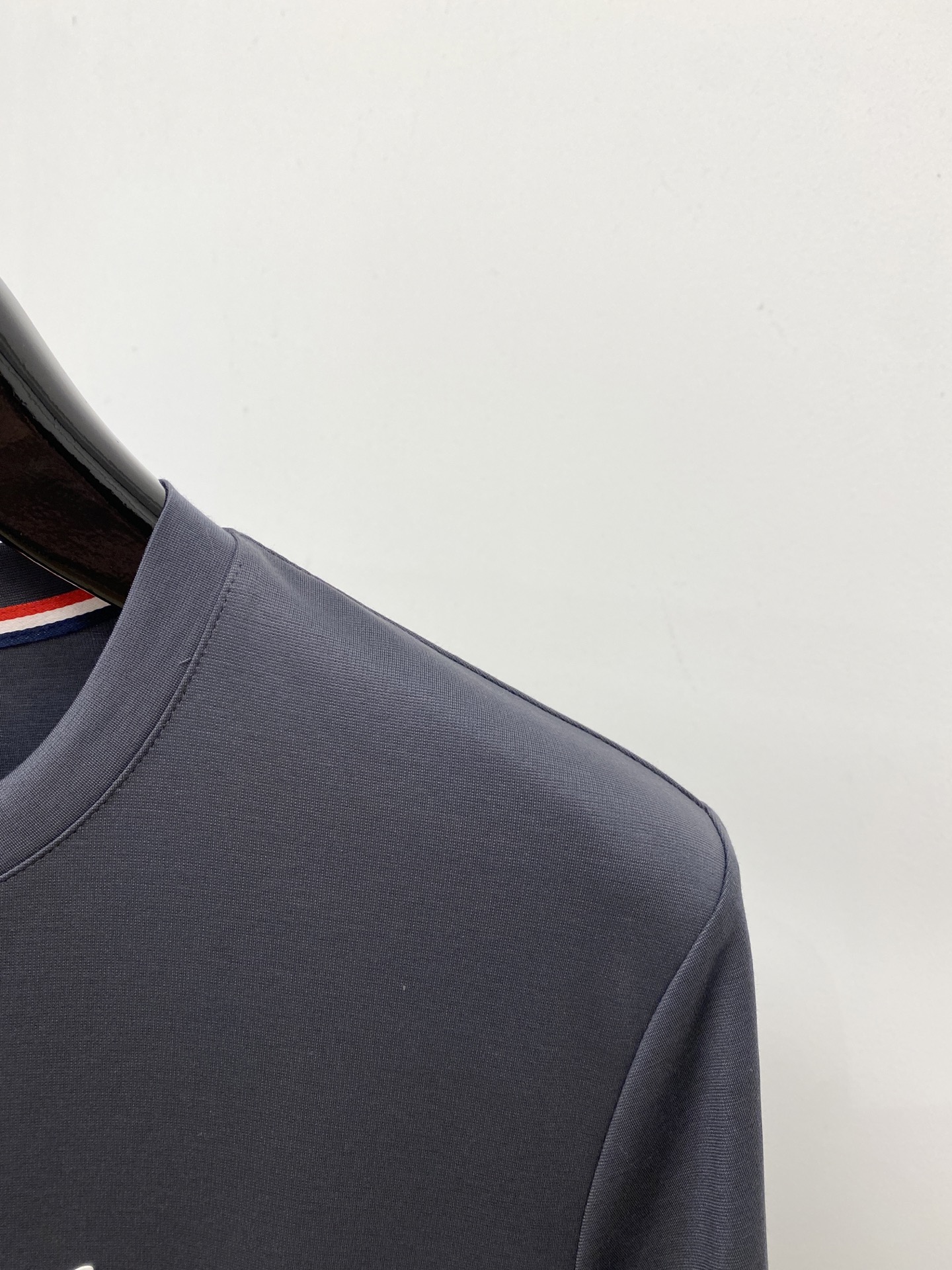 TOMMY、2026新品短袖T恤，帅气时尚，胸前顶级印胶字母logo，简约百搭款。面料棉 不仅挺括，保持潮流的廓形，又穿