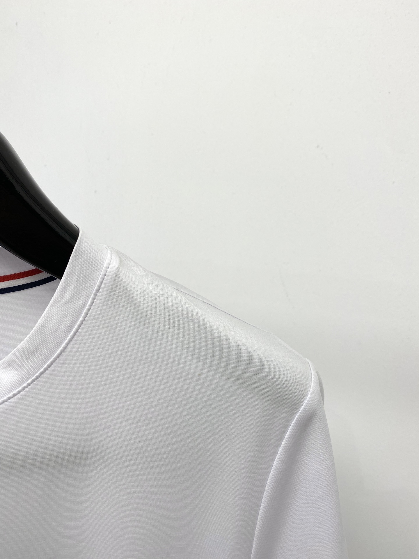 TOMMY、2026新品短袖T恤，帅气时尚，胸前顶级印胶字母logo，简约百搭款。面料棉 不仅挺括，保持潮流的廓形，又穿