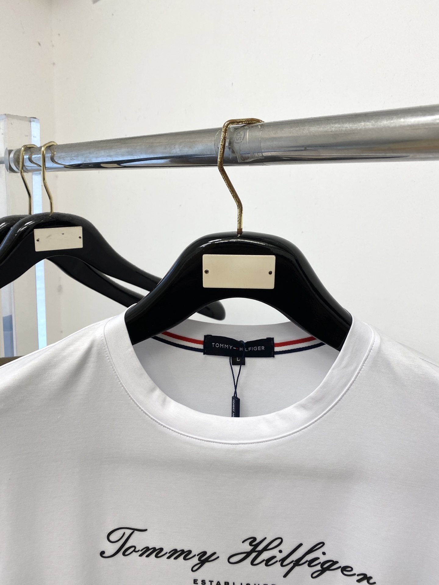 TOMMY、2026新品短袖T恤，帅气时尚，胸前顶级印胶字母logo，简约百搭款。面料棉 不仅挺括，保持潮流的廓形，又穿