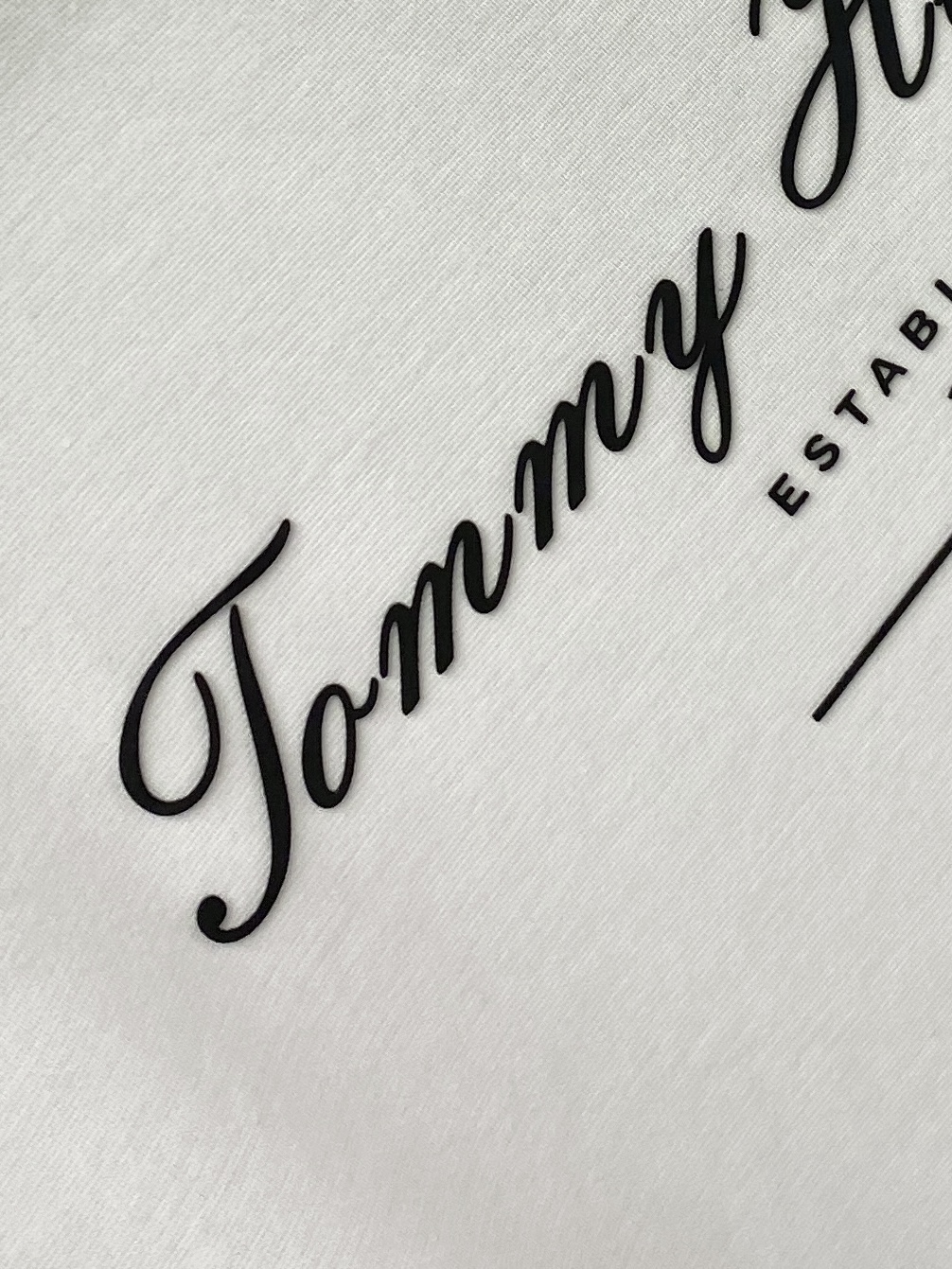 TOMMY、2026新品短袖T恤，帅气时尚，胸前顶级印胶字母logo，简约百搭款。面料棉 不仅挺括，保持潮流的廓形，又穿