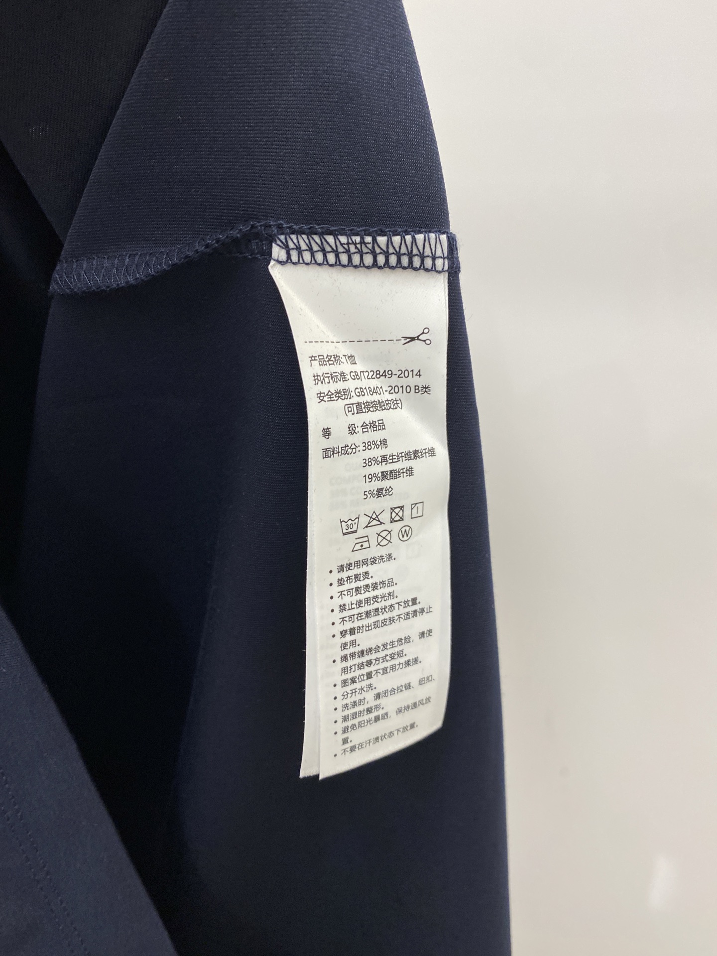 BOSS、2026新品长袖，帅气时尚，胸前顶级印胶字母logo，简约百搭款。面料棉 不仅挺括，保持潮流的廓形，又穿着舒适