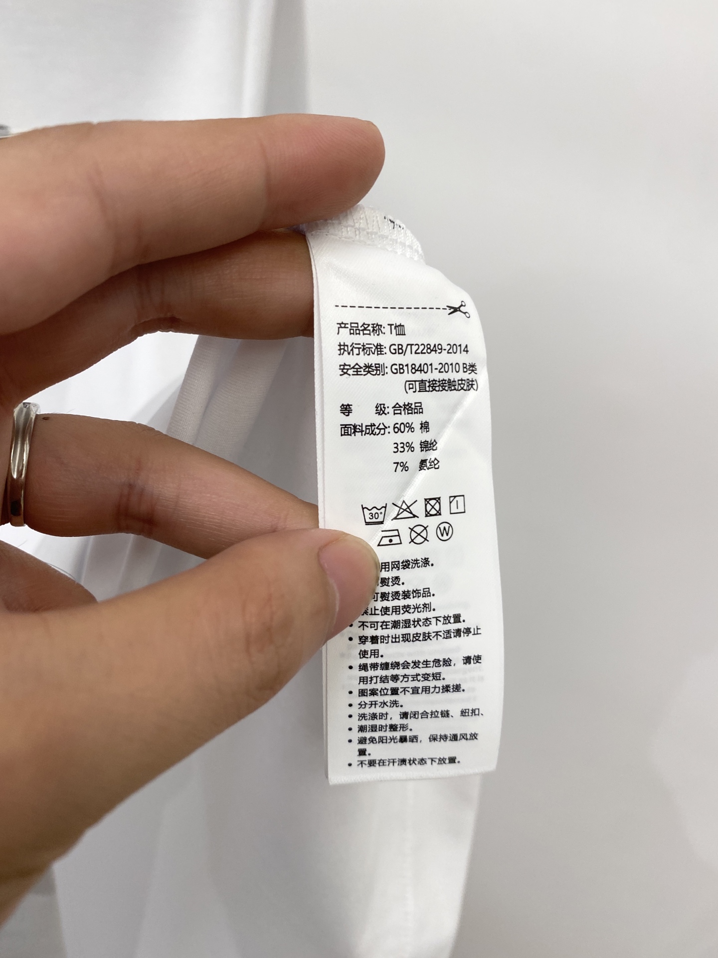 BOSS、2026新品长袖，帅气时尚，胸前顶级印胶字母logo，简约百搭款。面料棉 不仅挺括，保持潮流的廓形，又穿着舒适